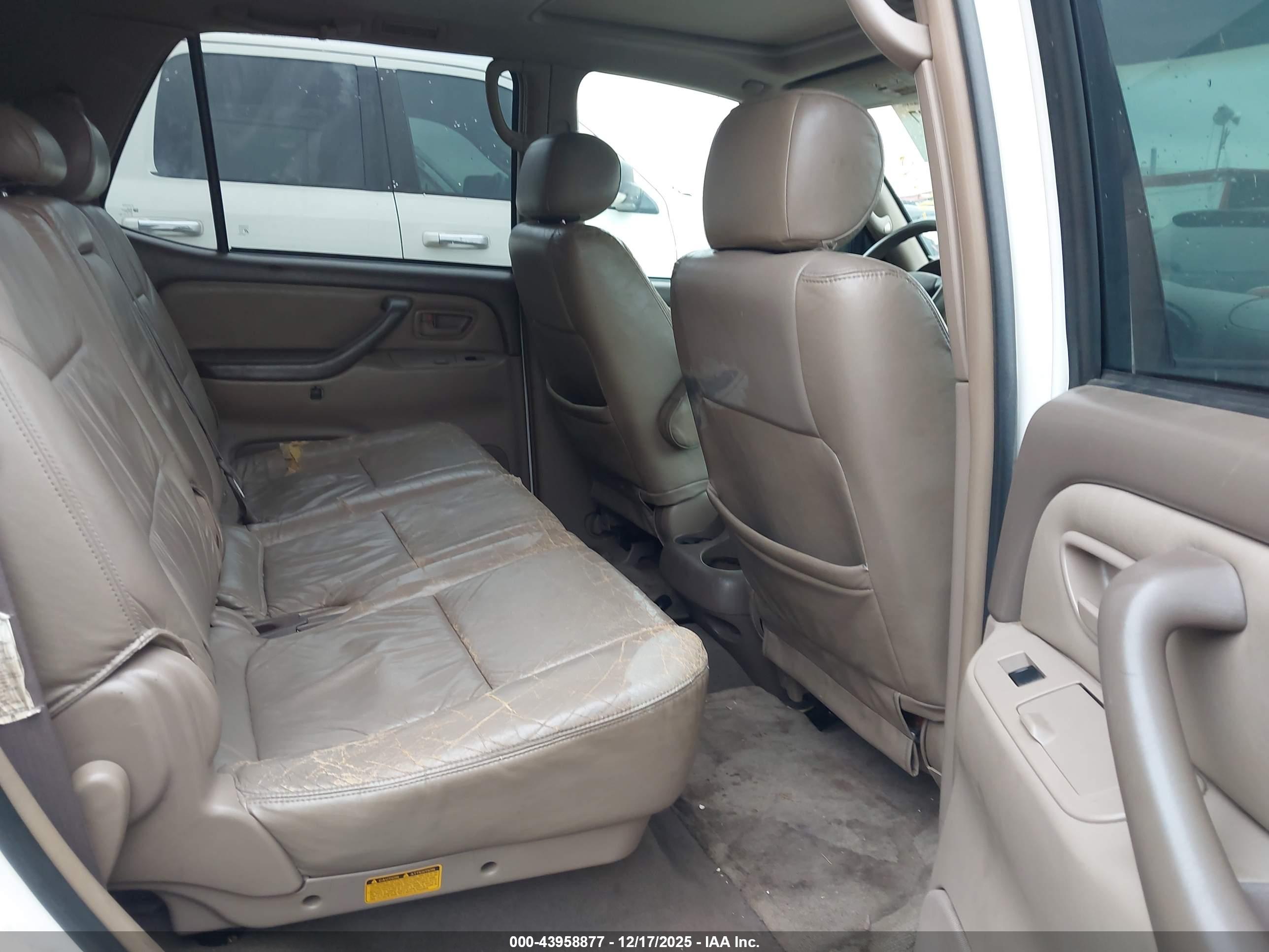 TOYOTA SEQUOIA image 8
