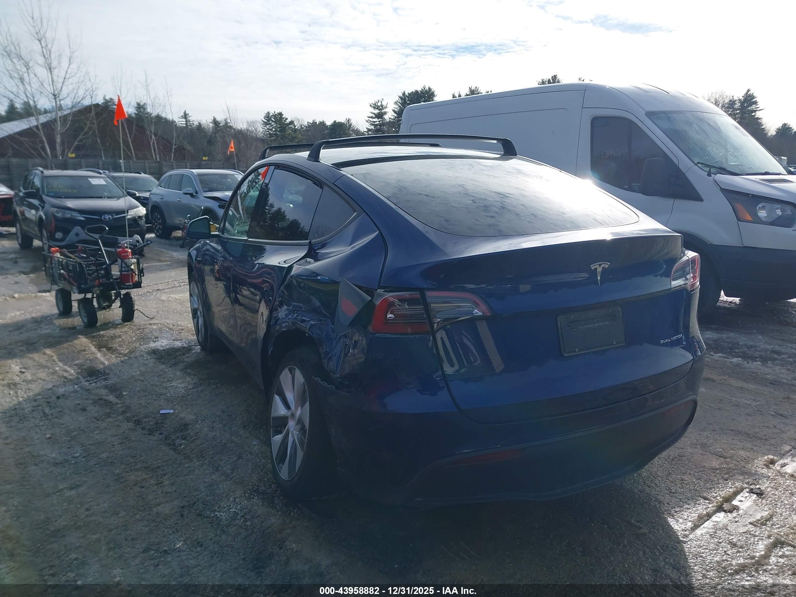 TESLA MODEL image 3