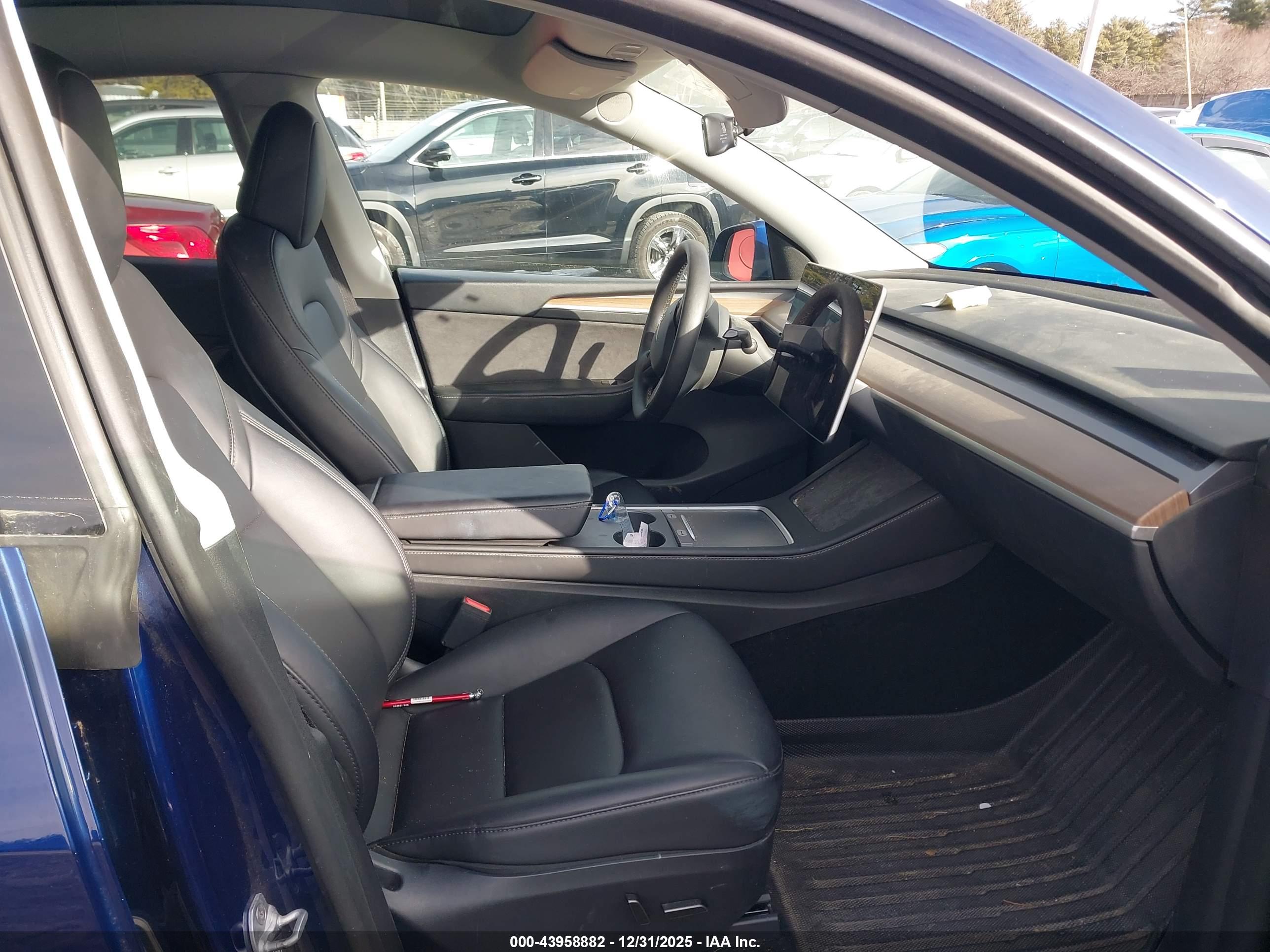 TESLA MODEL image 5