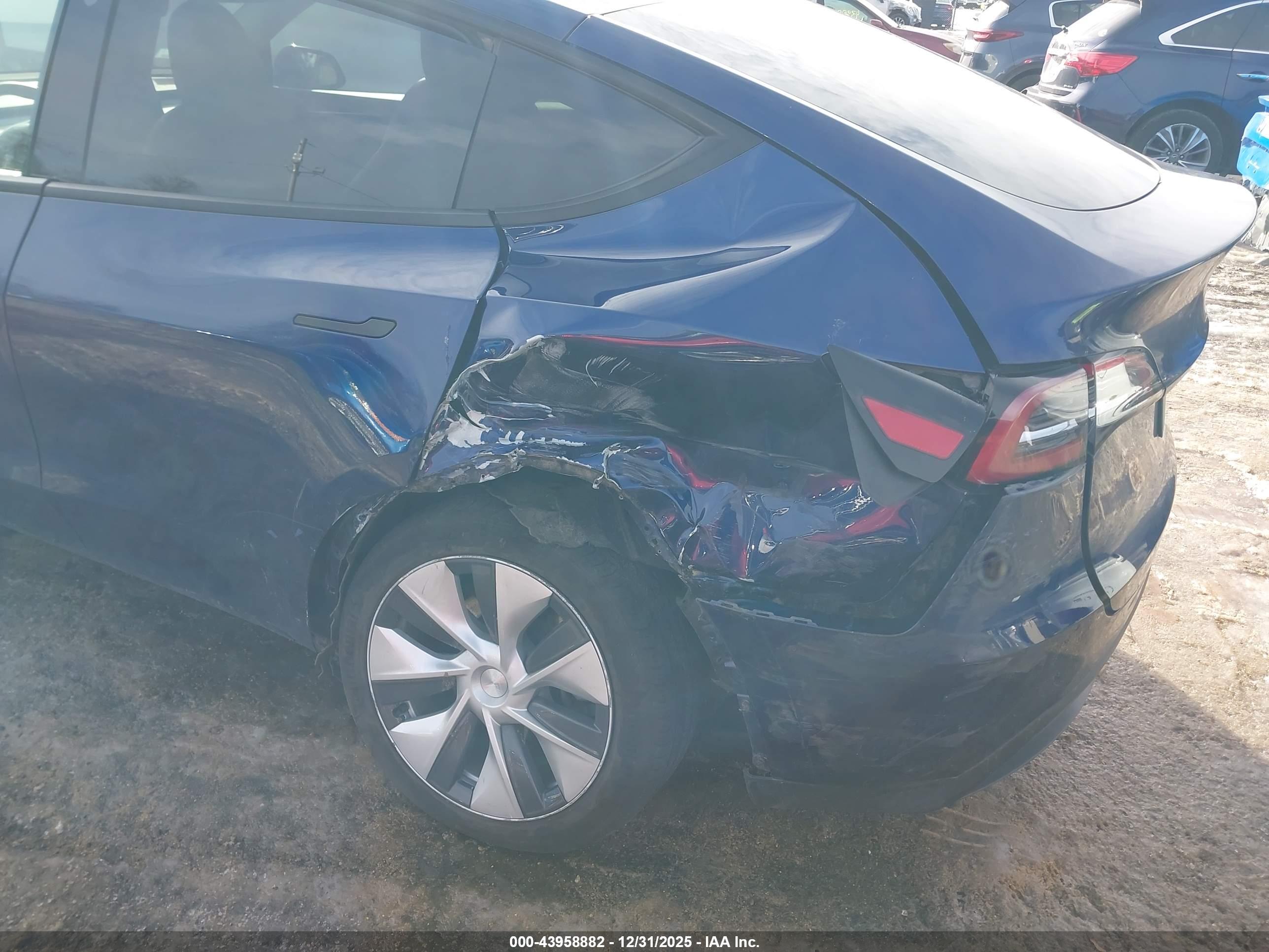 TESLA MODEL image 6