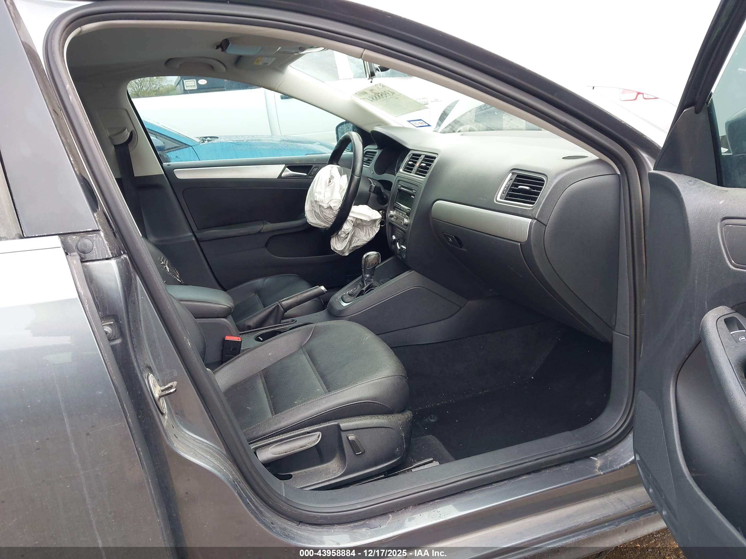 VOLKSWAGEN JETTA image 5