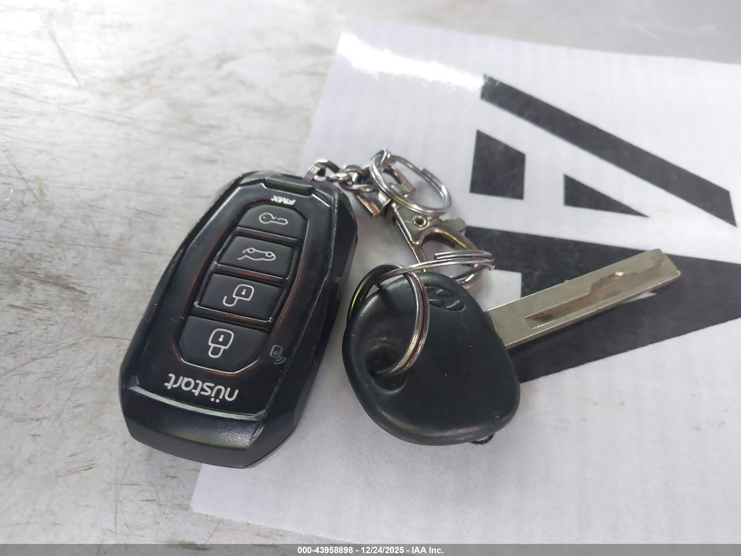 HYUNDAI ACCENT image 11
