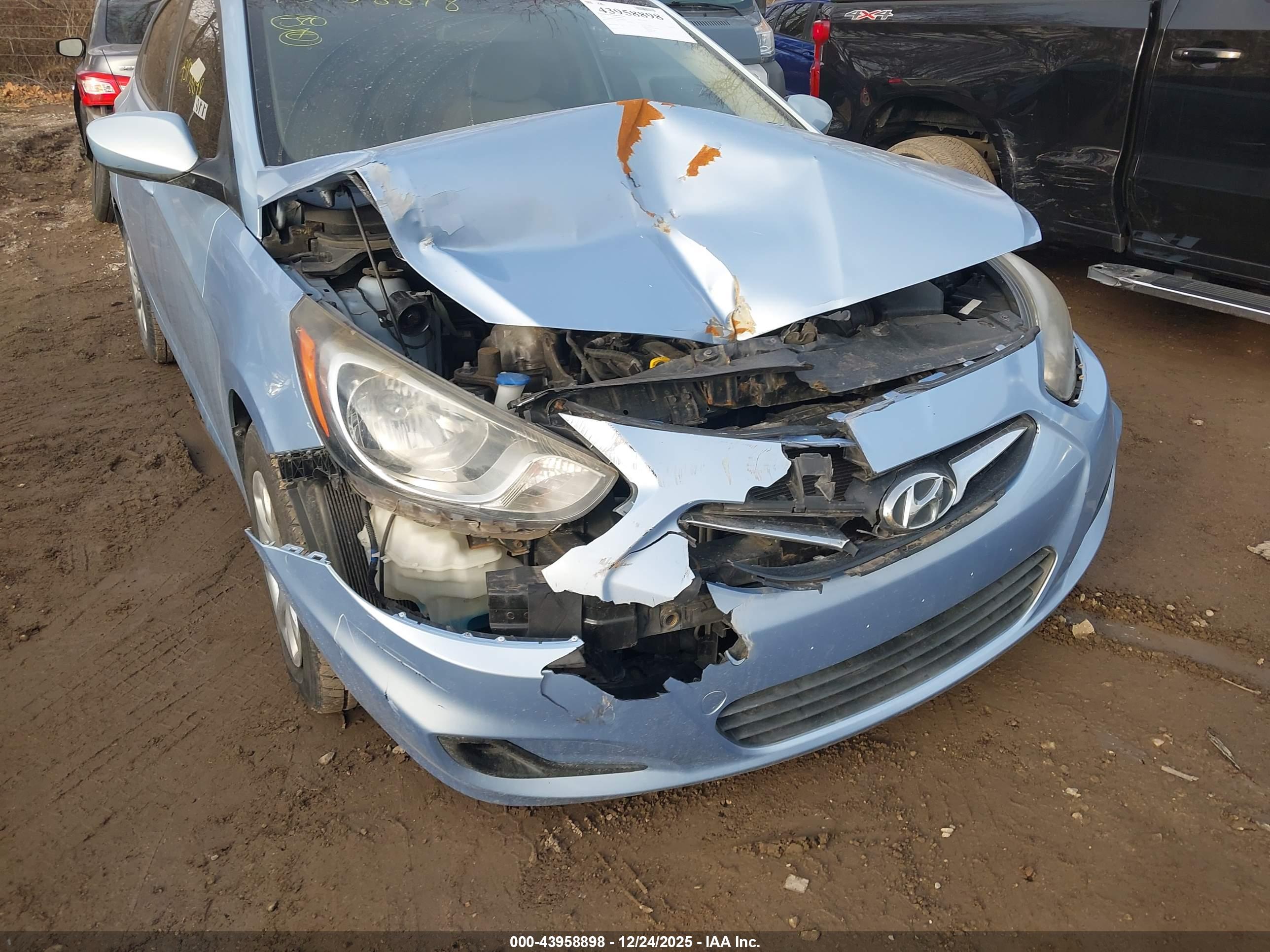HYUNDAI ACCENT image 6