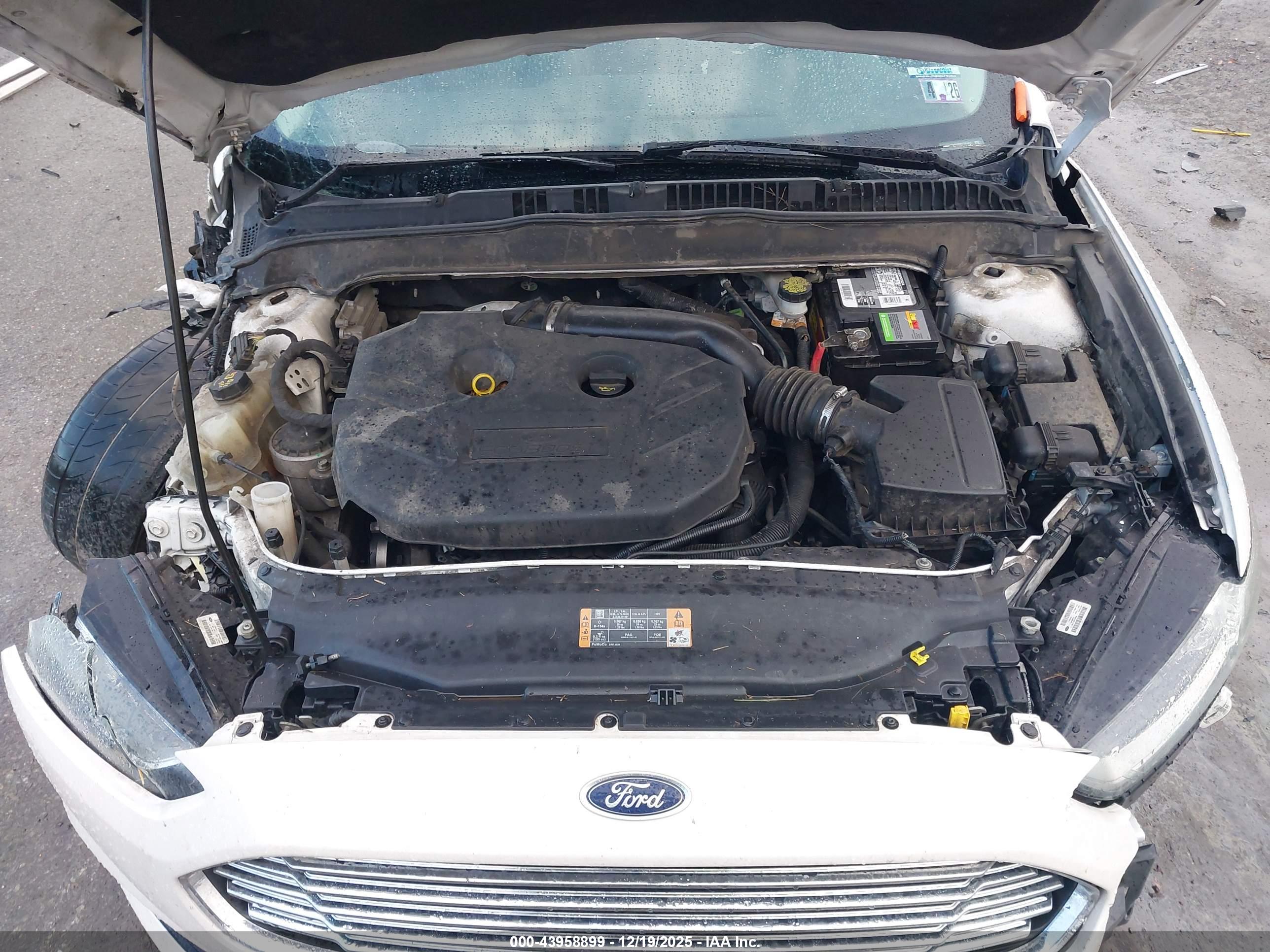 FORD FUSION image 10