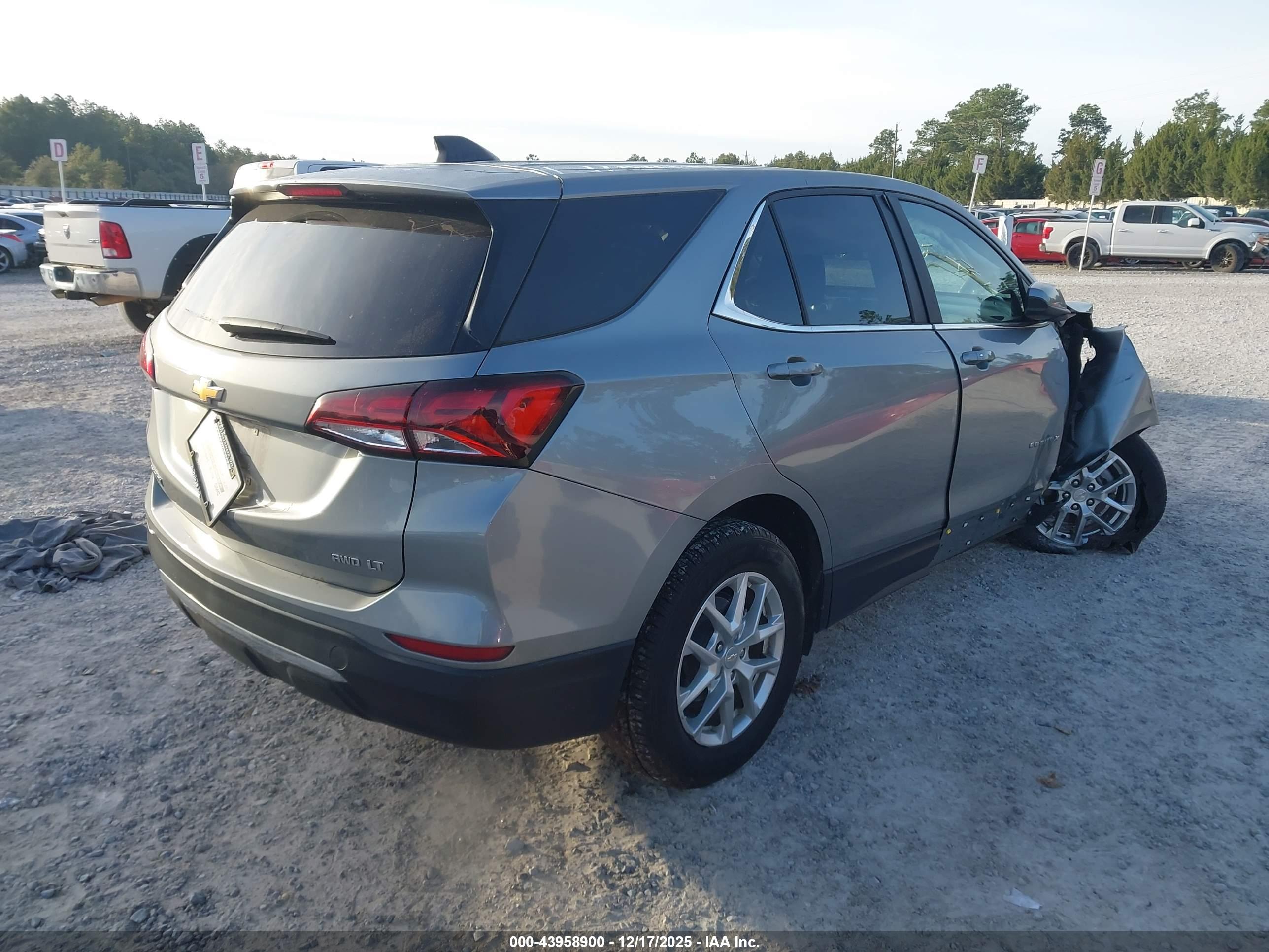 CHEVROLET EQUINOX image 4