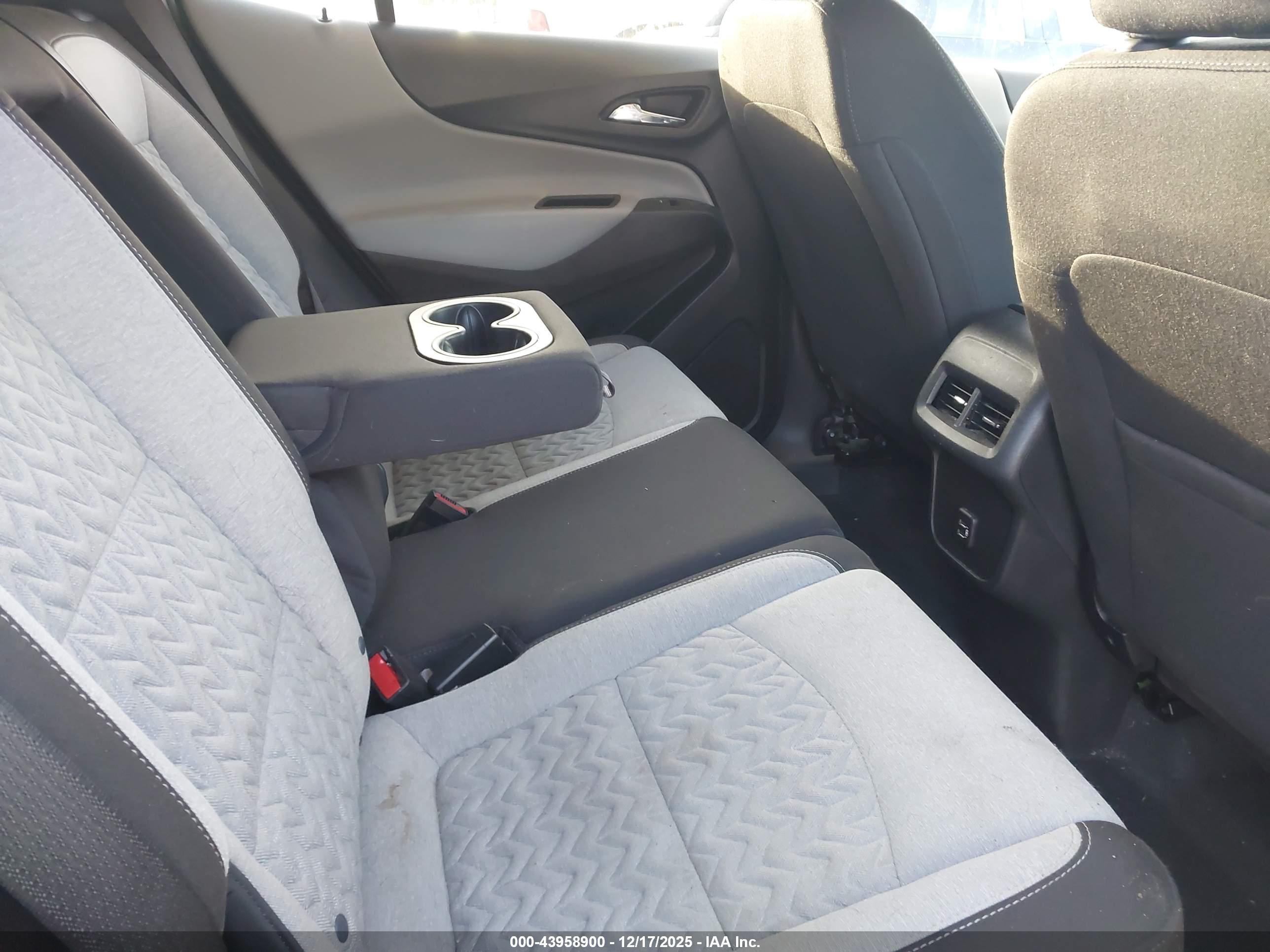 CHEVROLET EQUINOX image 8