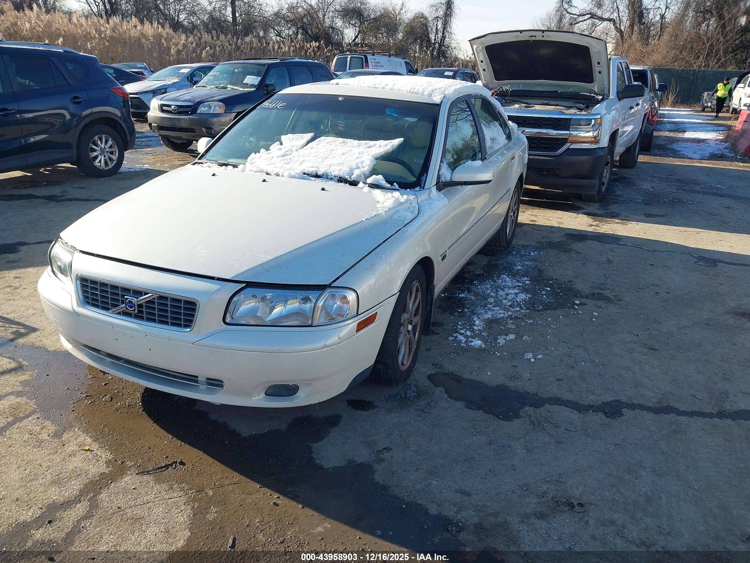 VOLVO S80 image 2