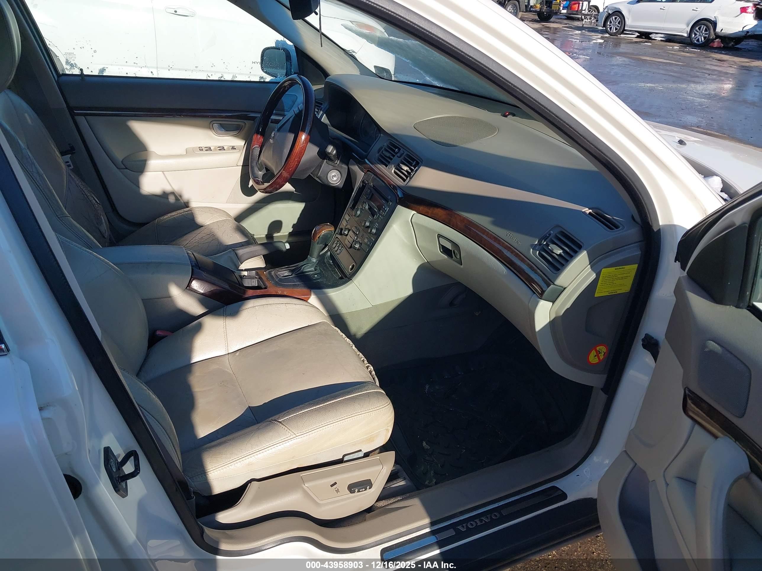 VOLVO S80 image 5