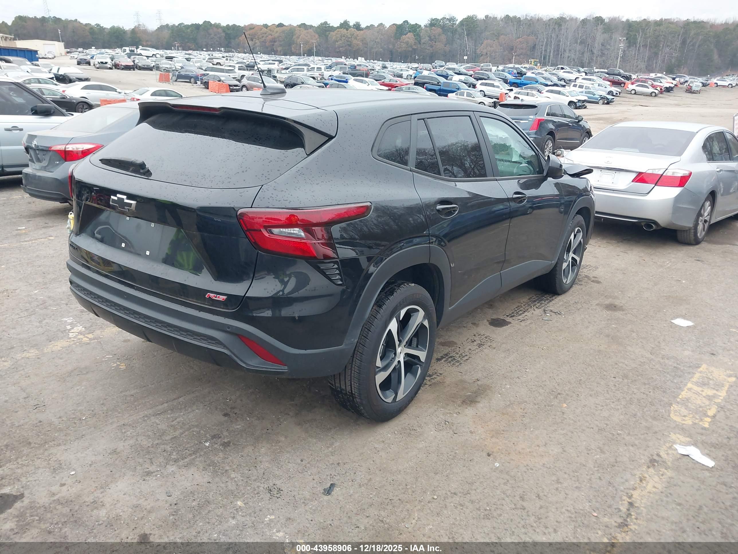 CHEVROLET TRAX image 4