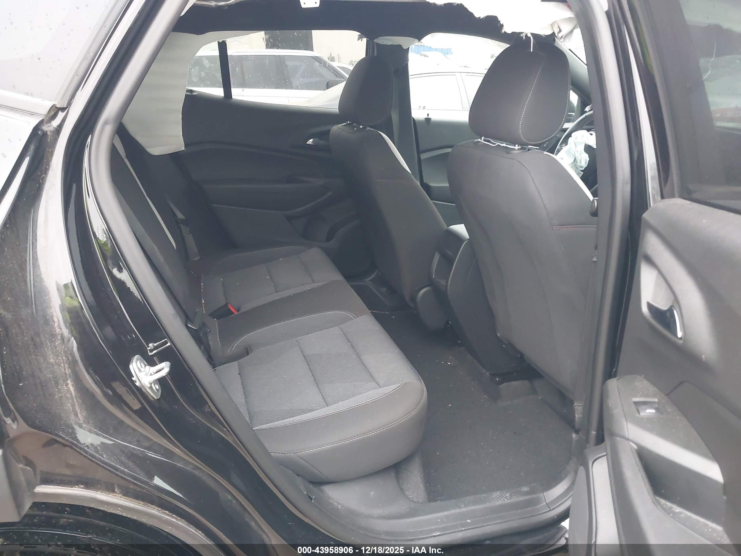 CHEVROLET TRAX image 8