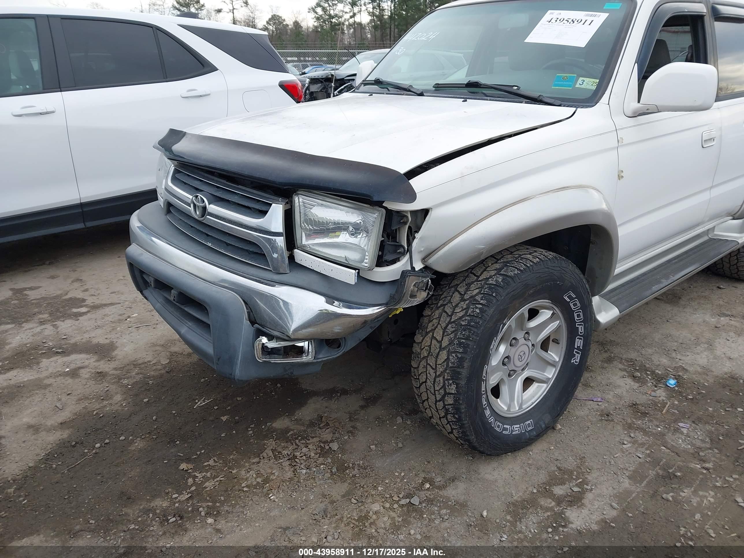 TOYOTA 4RUNNER image 6