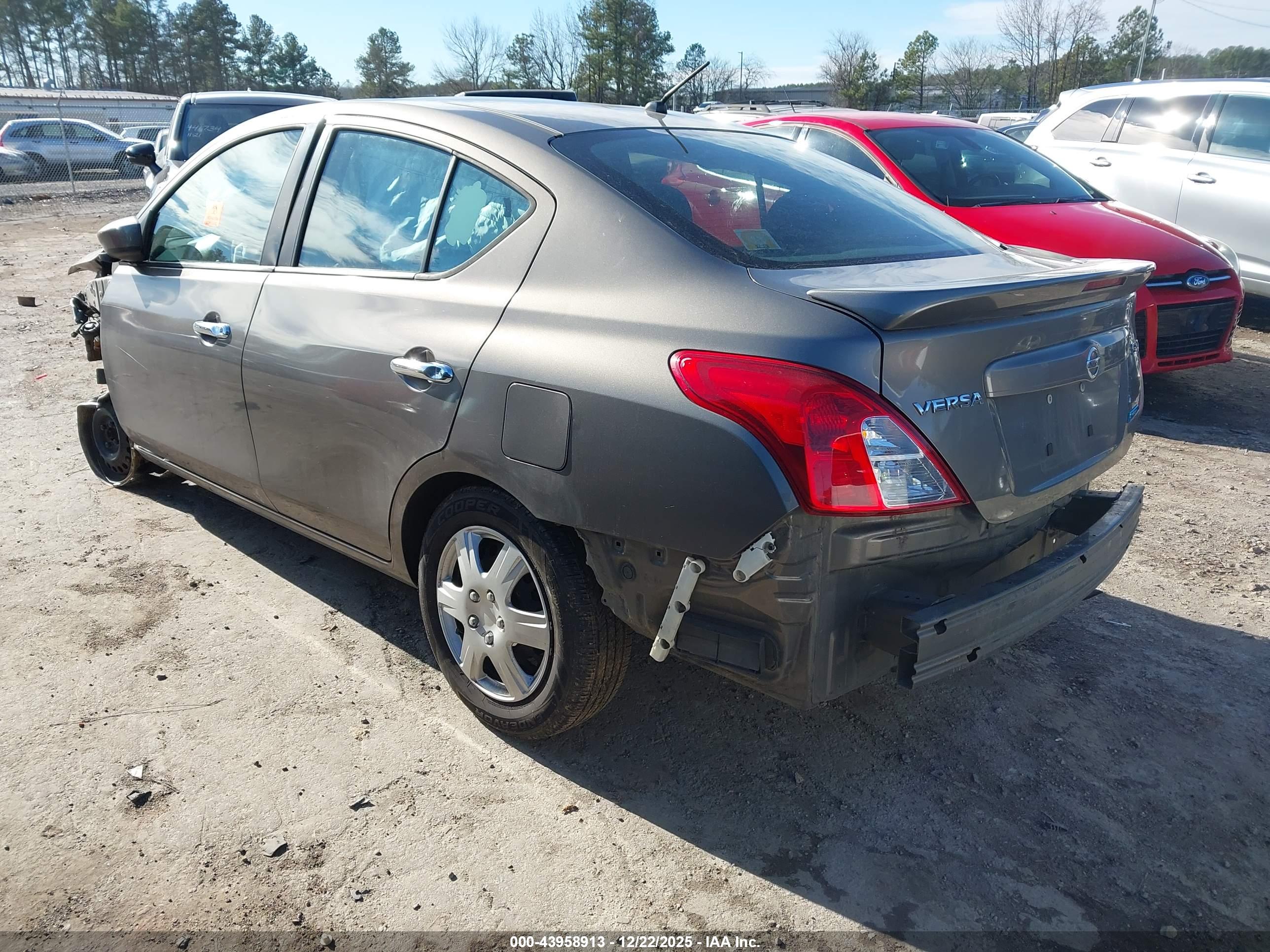 NISSAN VERSA image 3
