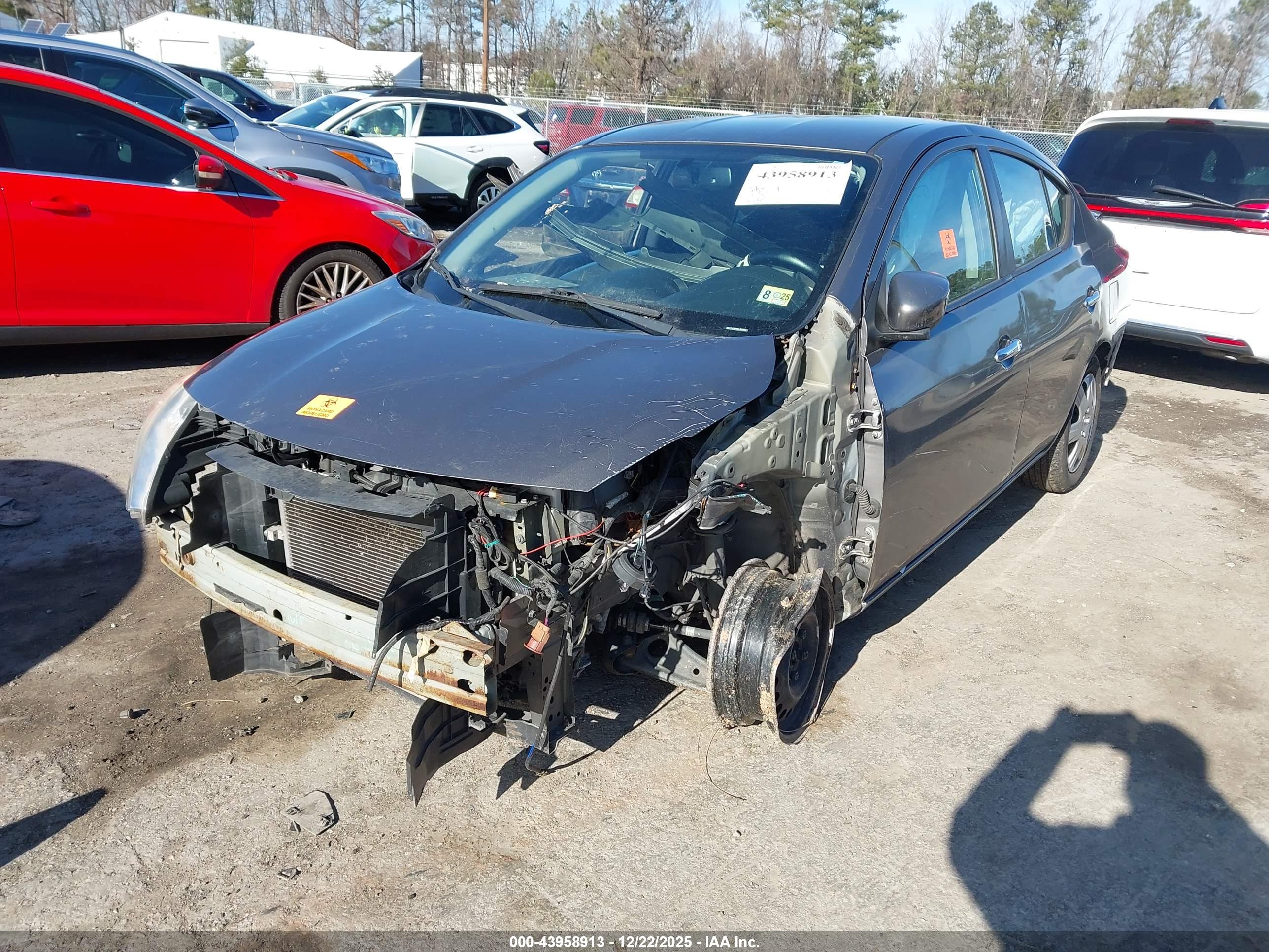 NISSAN VERSA image 6