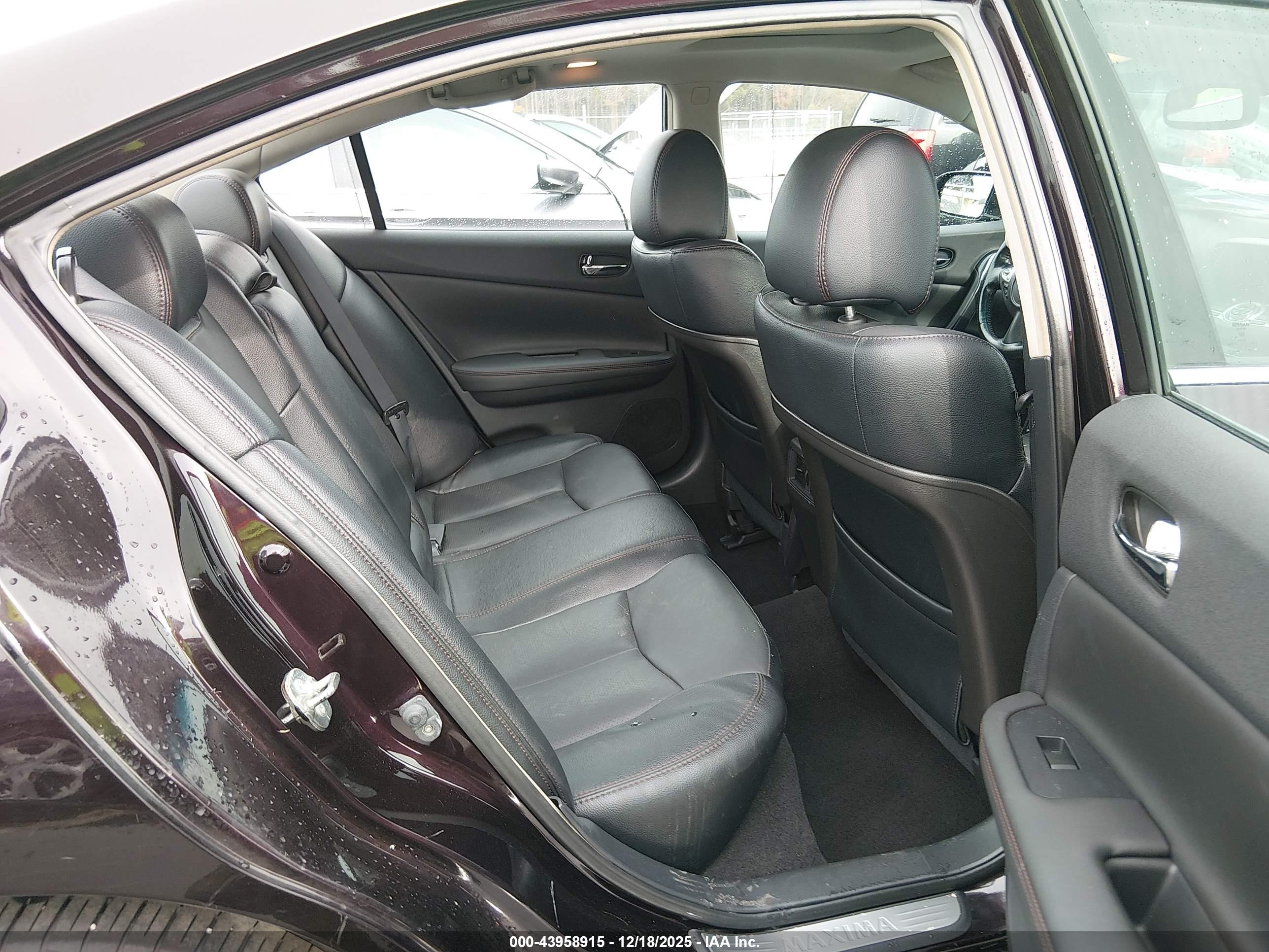 NISSAN MAXIMA image 8