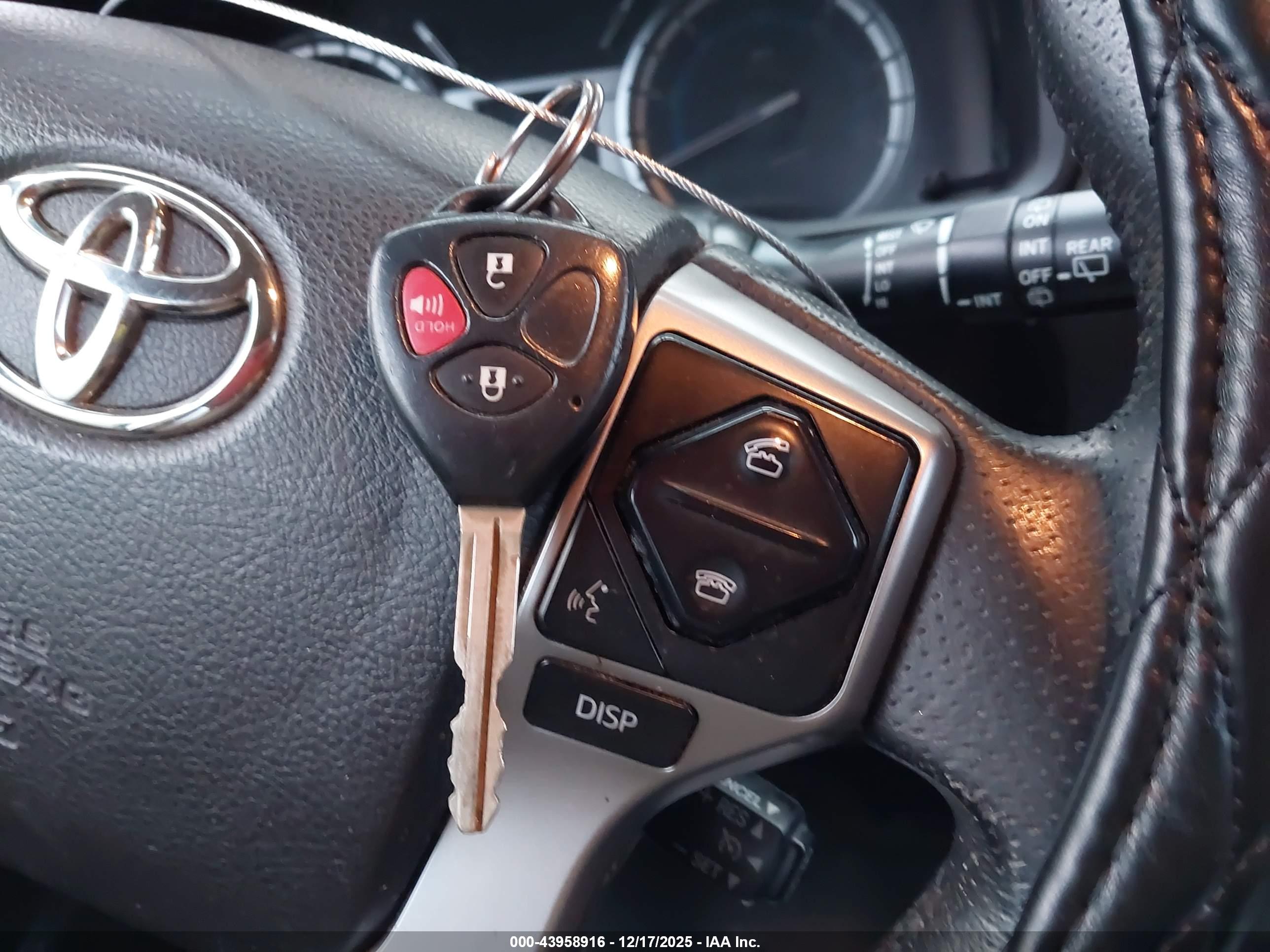 TOYOTA 4RUNNER image 11