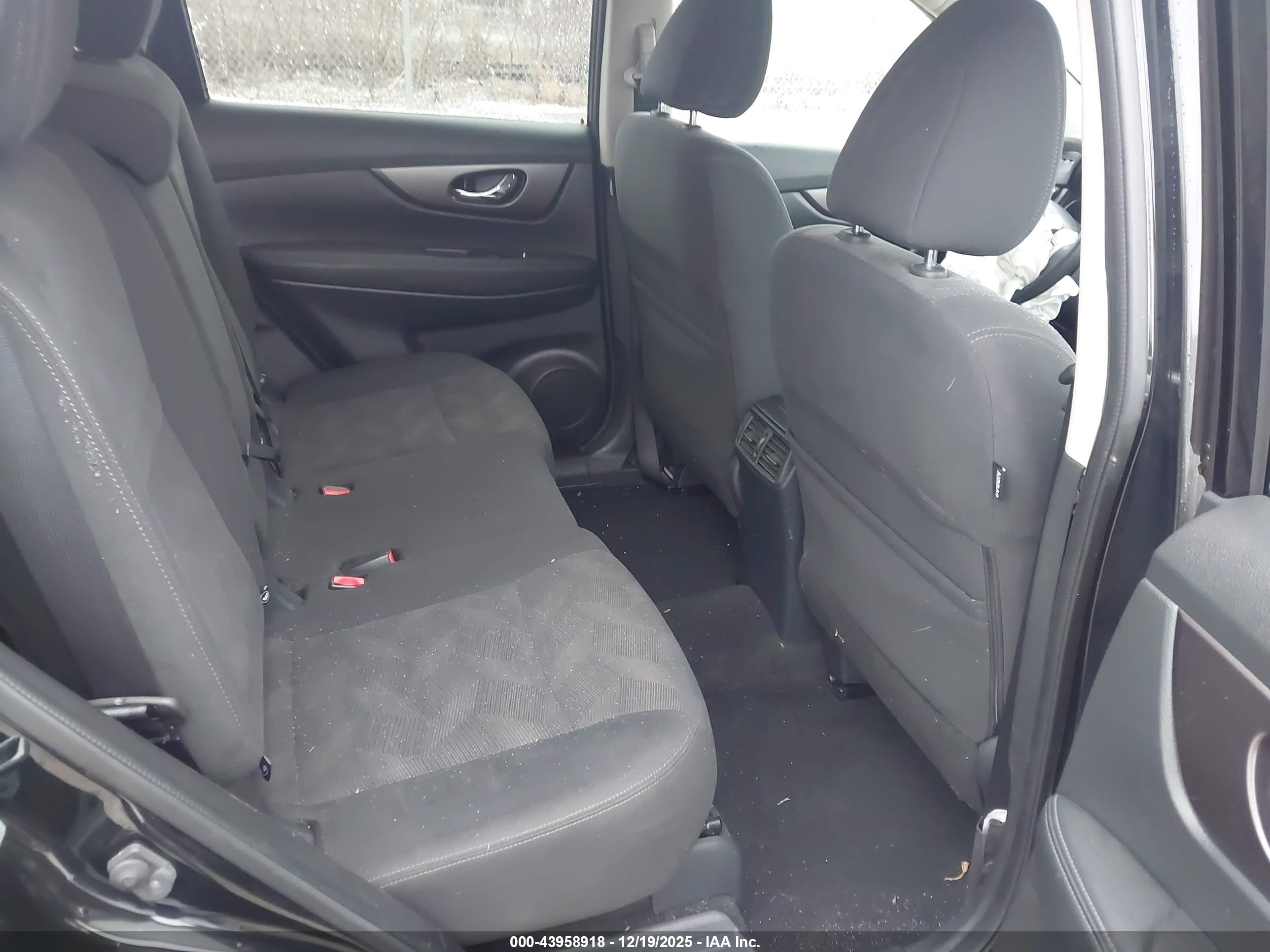 NISSAN ROGUE image 8