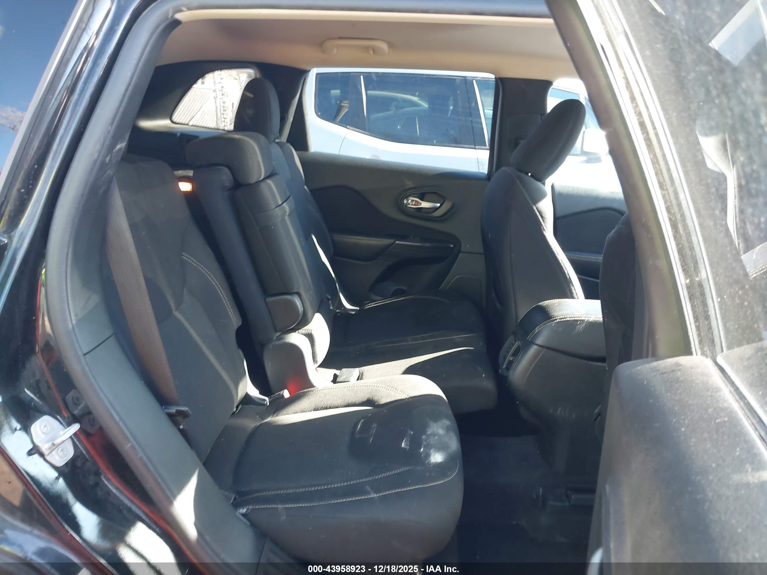 JEEP CHEROKEE image 8