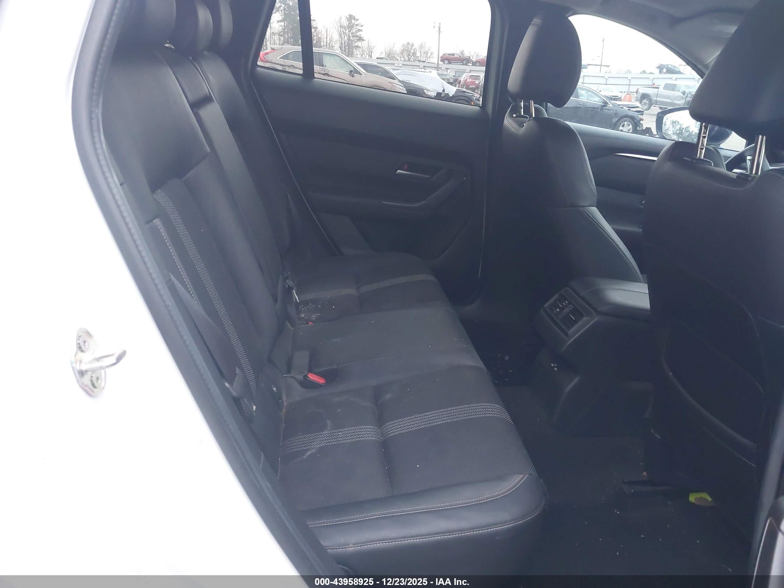 MAZDA CX-50 image 8