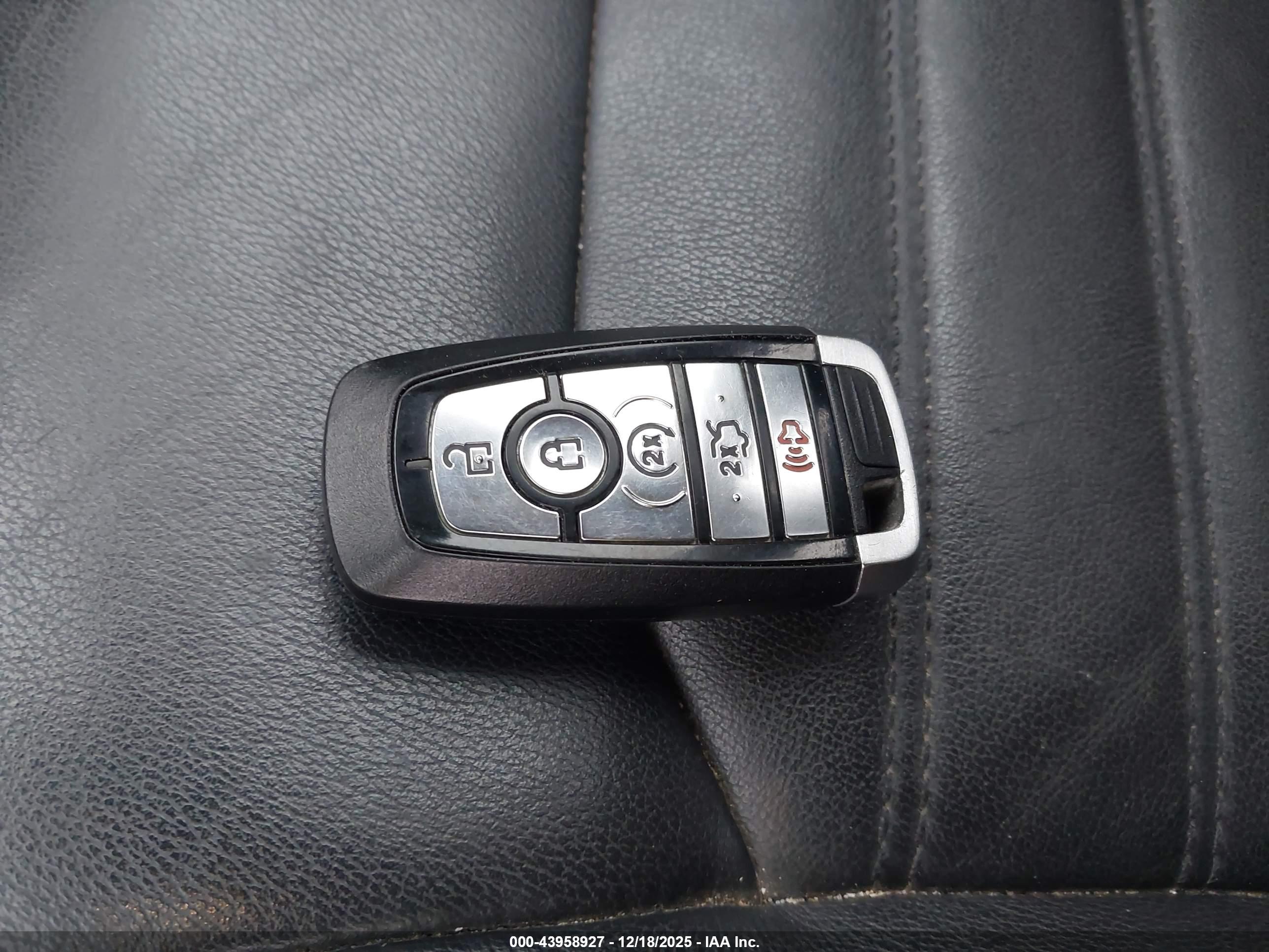 FORD FUSION image 11