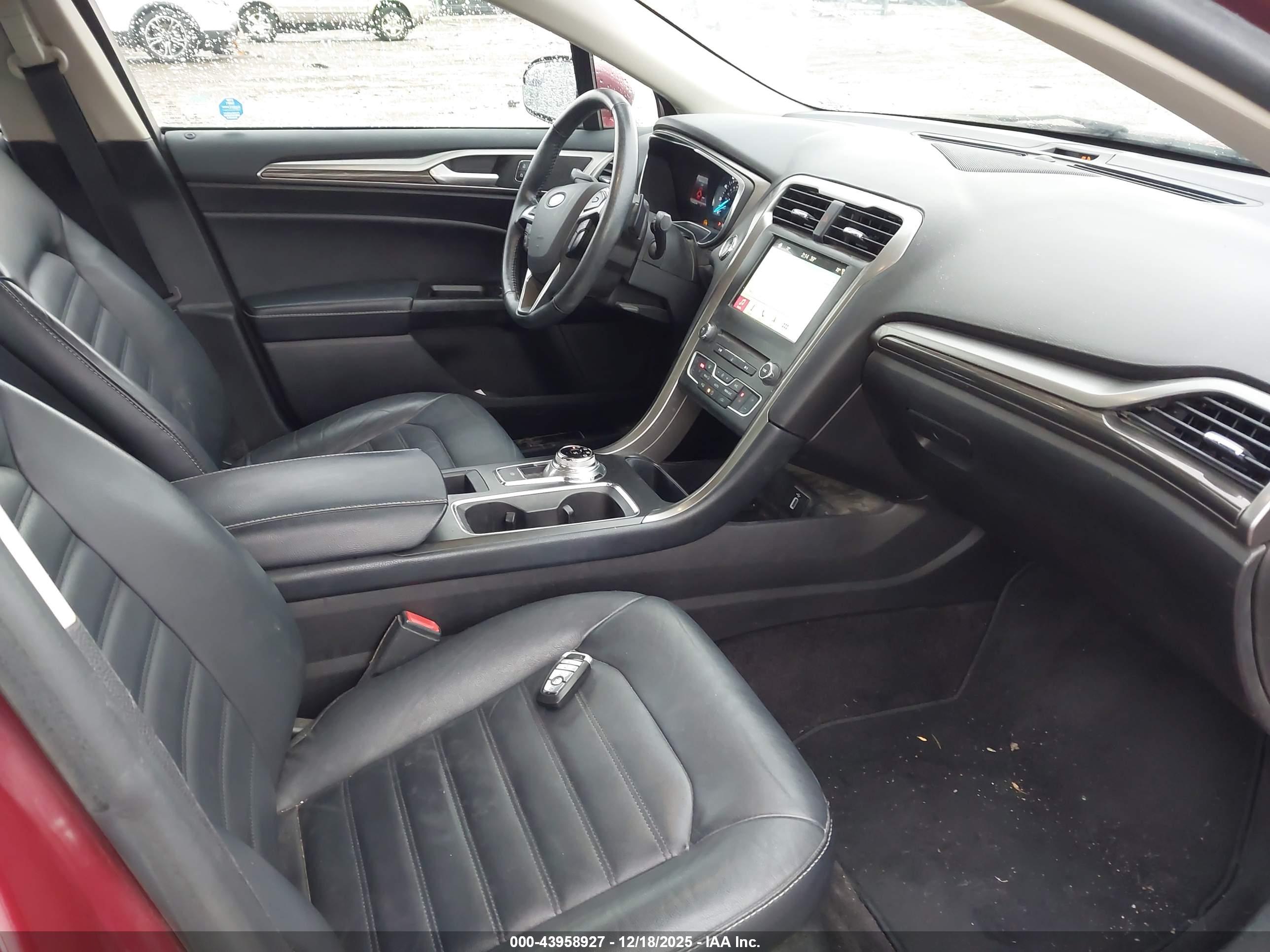 FORD FUSION image 5