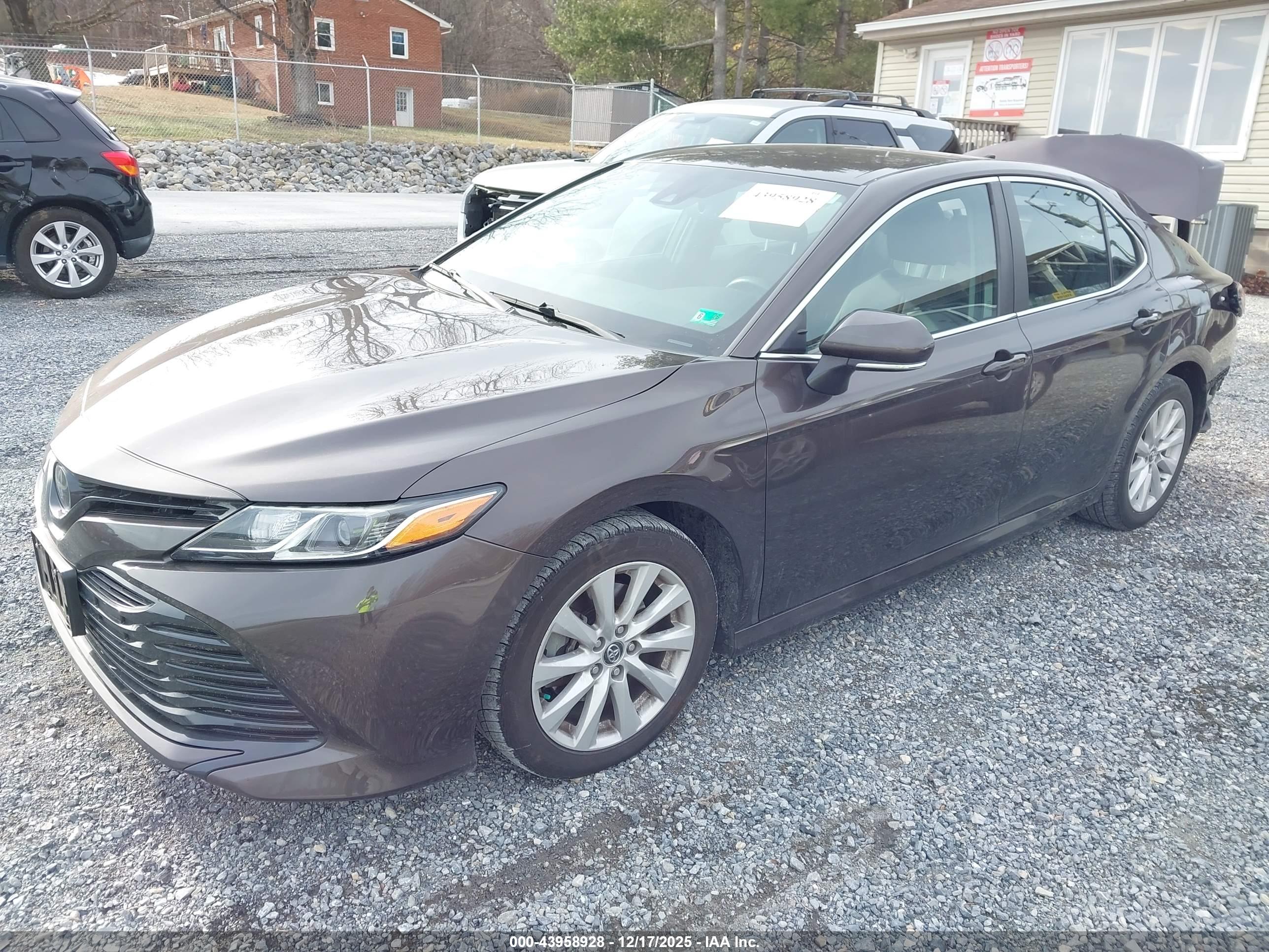 TOYOTA CAMRY image 2