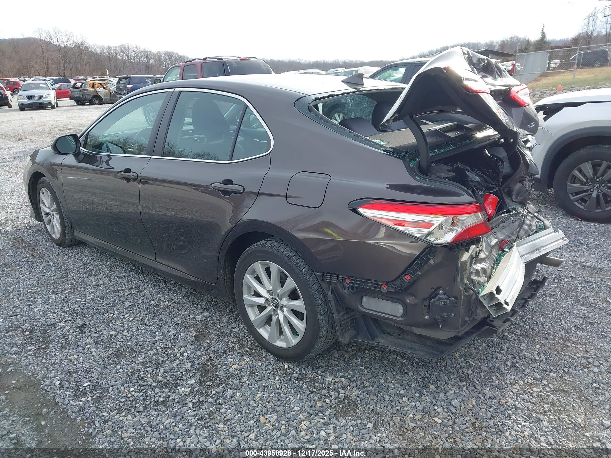 TOYOTA CAMRY image 3