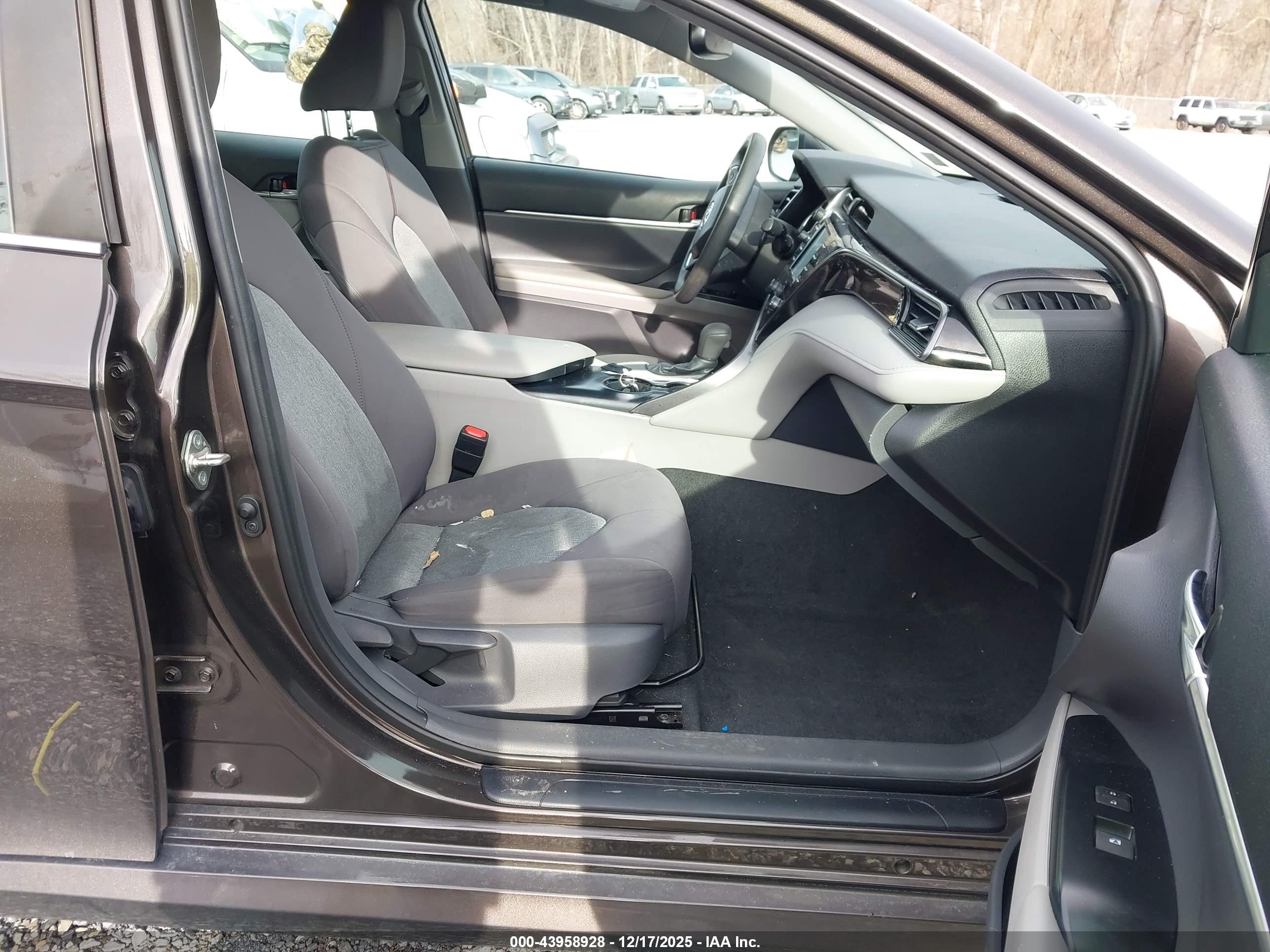 TOYOTA CAMRY image 5
