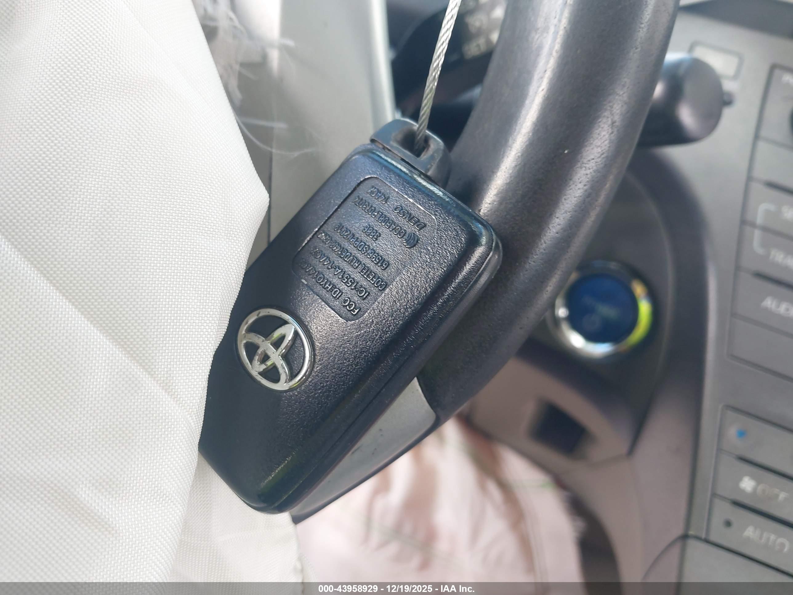 TOYOTA PRIUS image 11