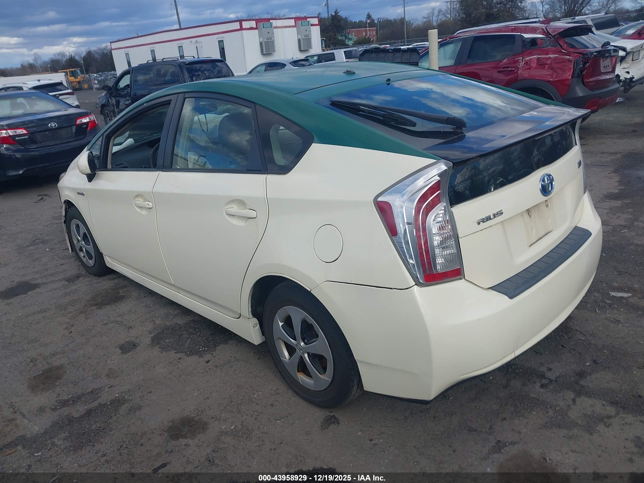 TOYOTA PRIUS image 3