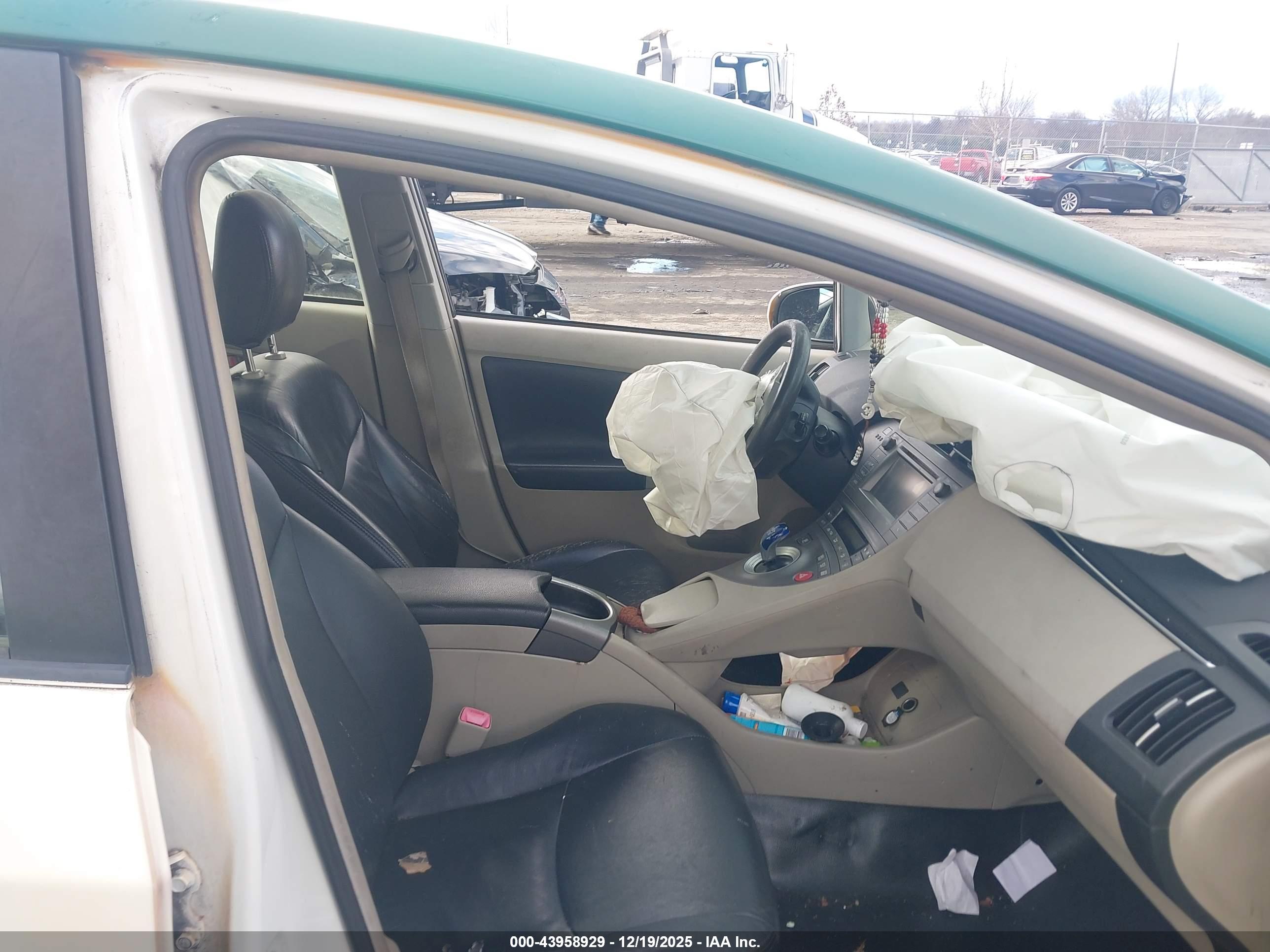 TOYOTA PRIUS image 5