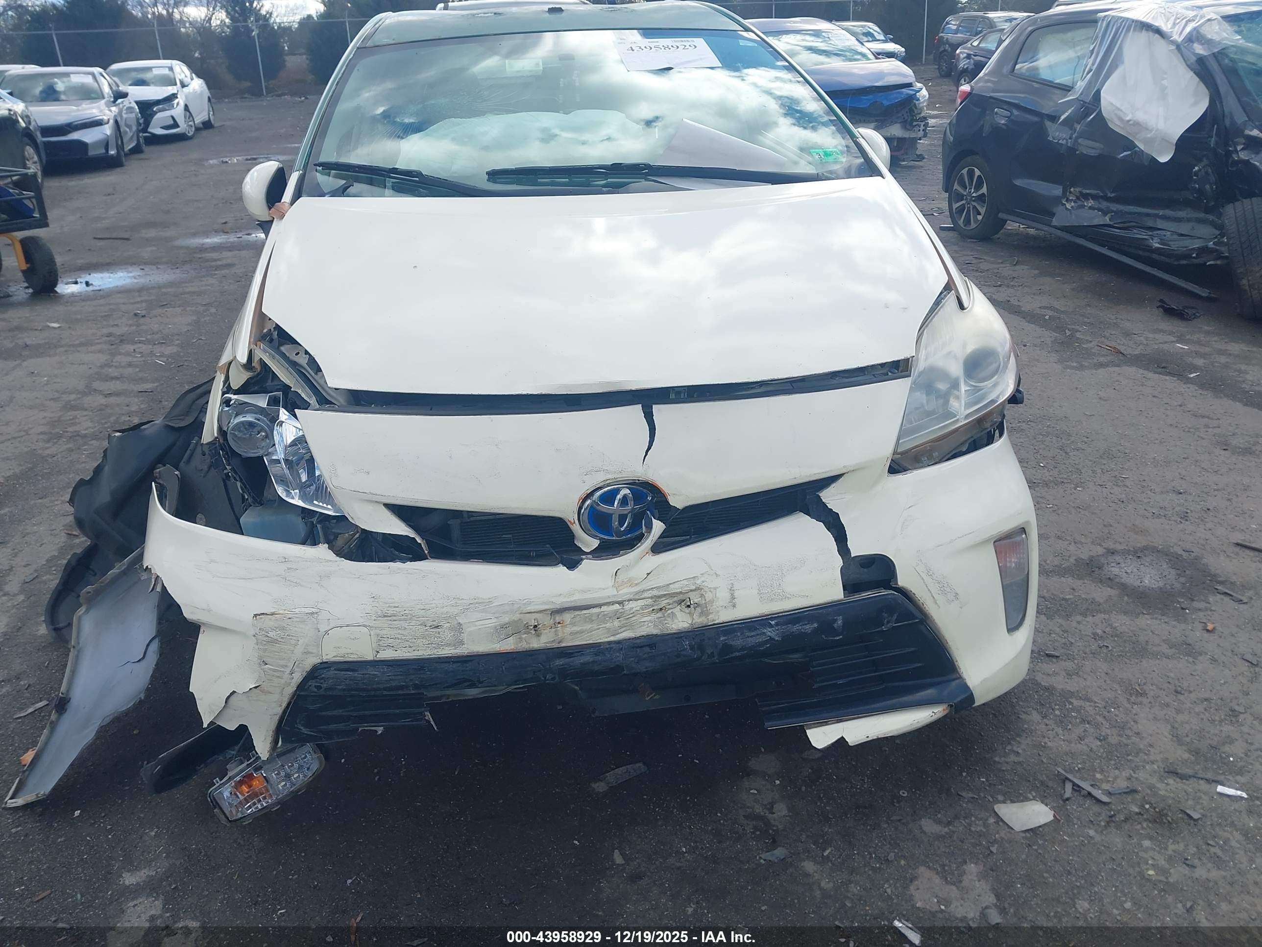 TOYOTA PRIUS image 6