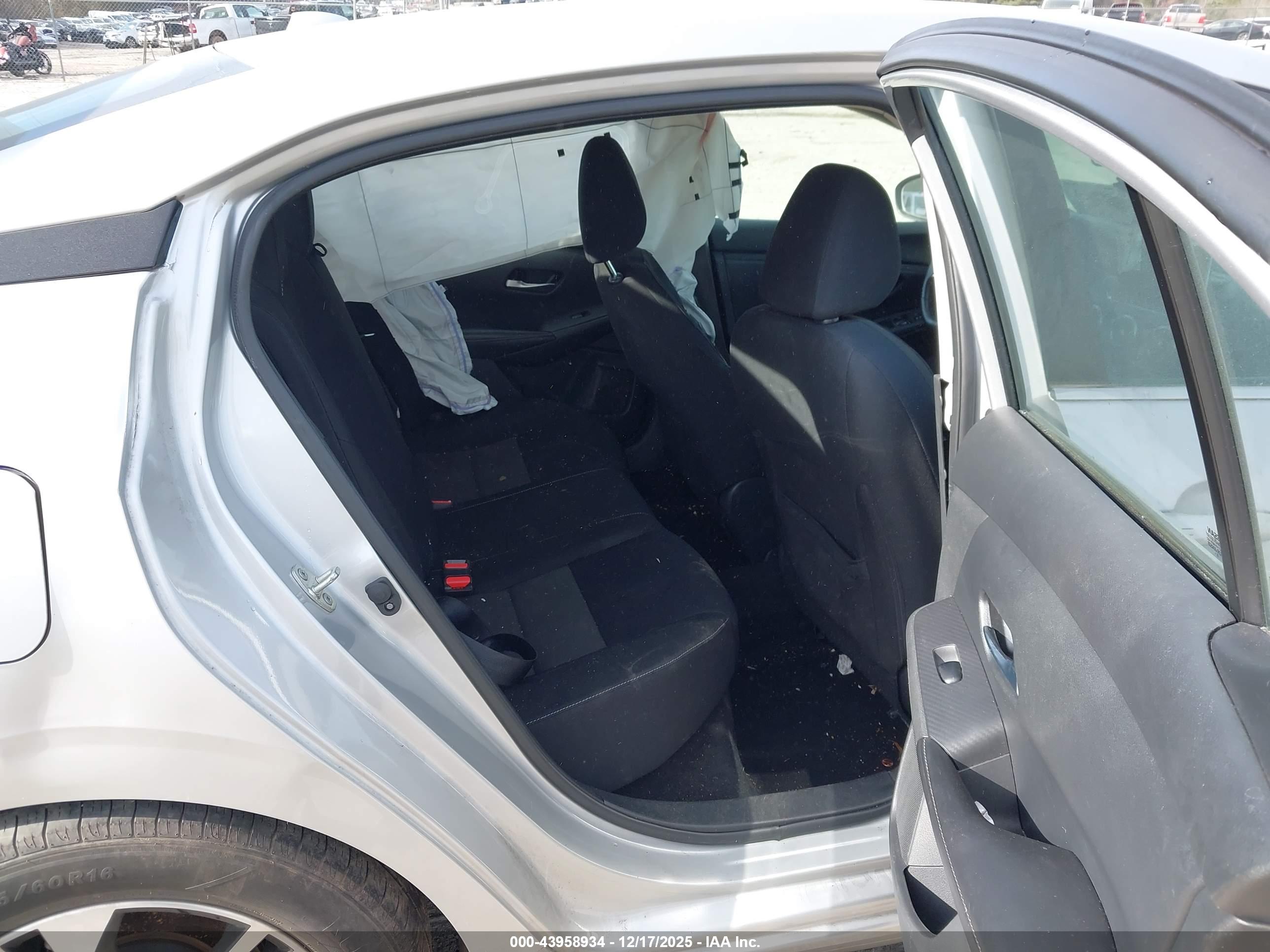 NISSAN SENTRA image 8