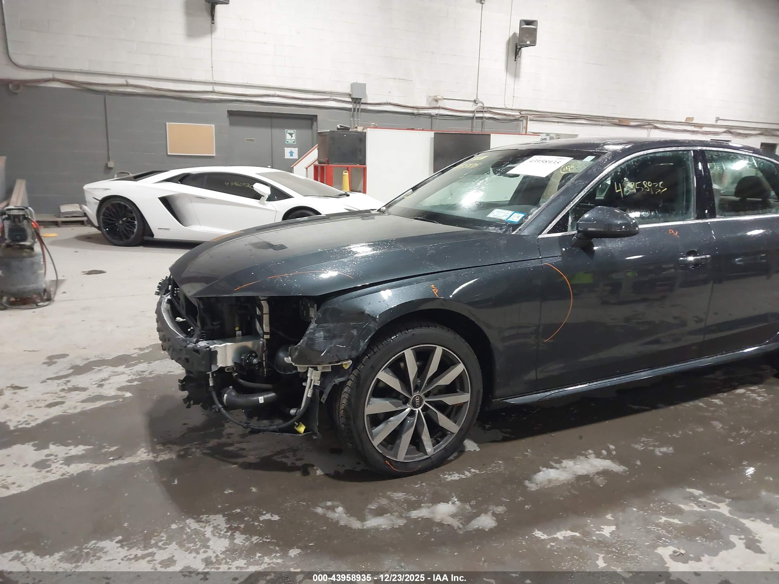 AUDI A4 image 6