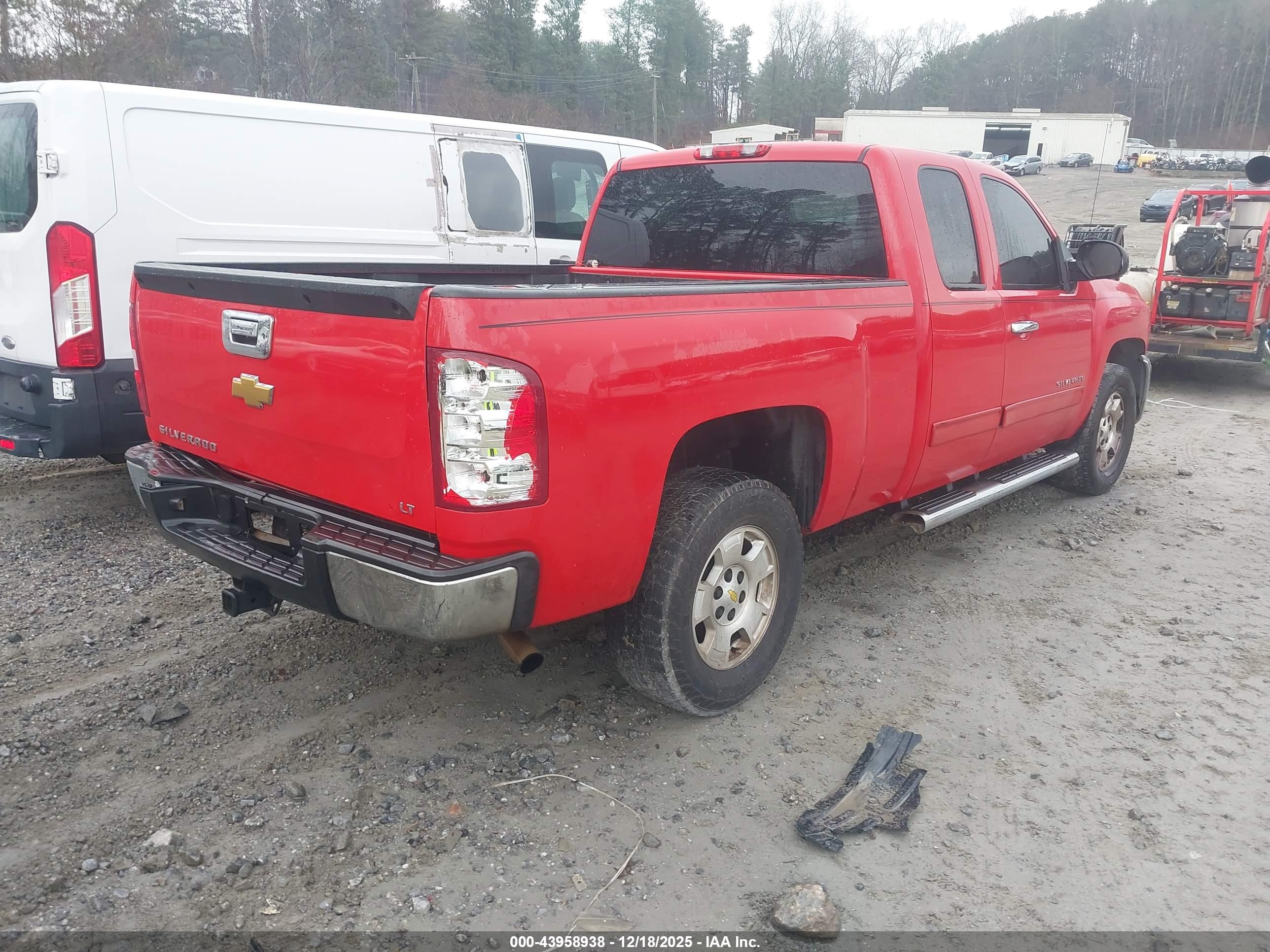 CHEVROLET SILVERADO image 4