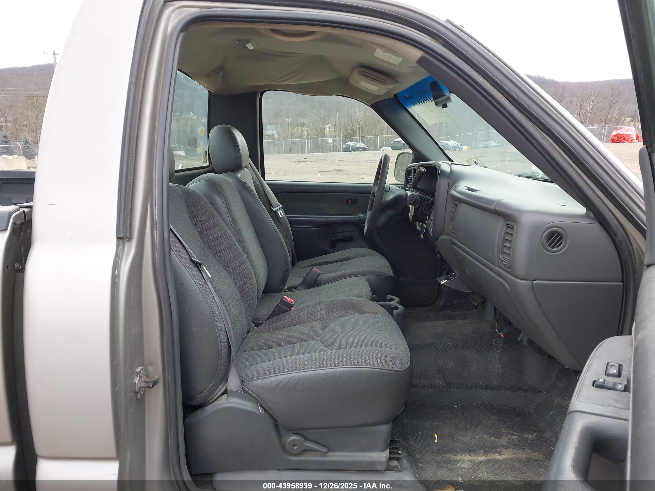 CHEVROLET SILVERADO image 5