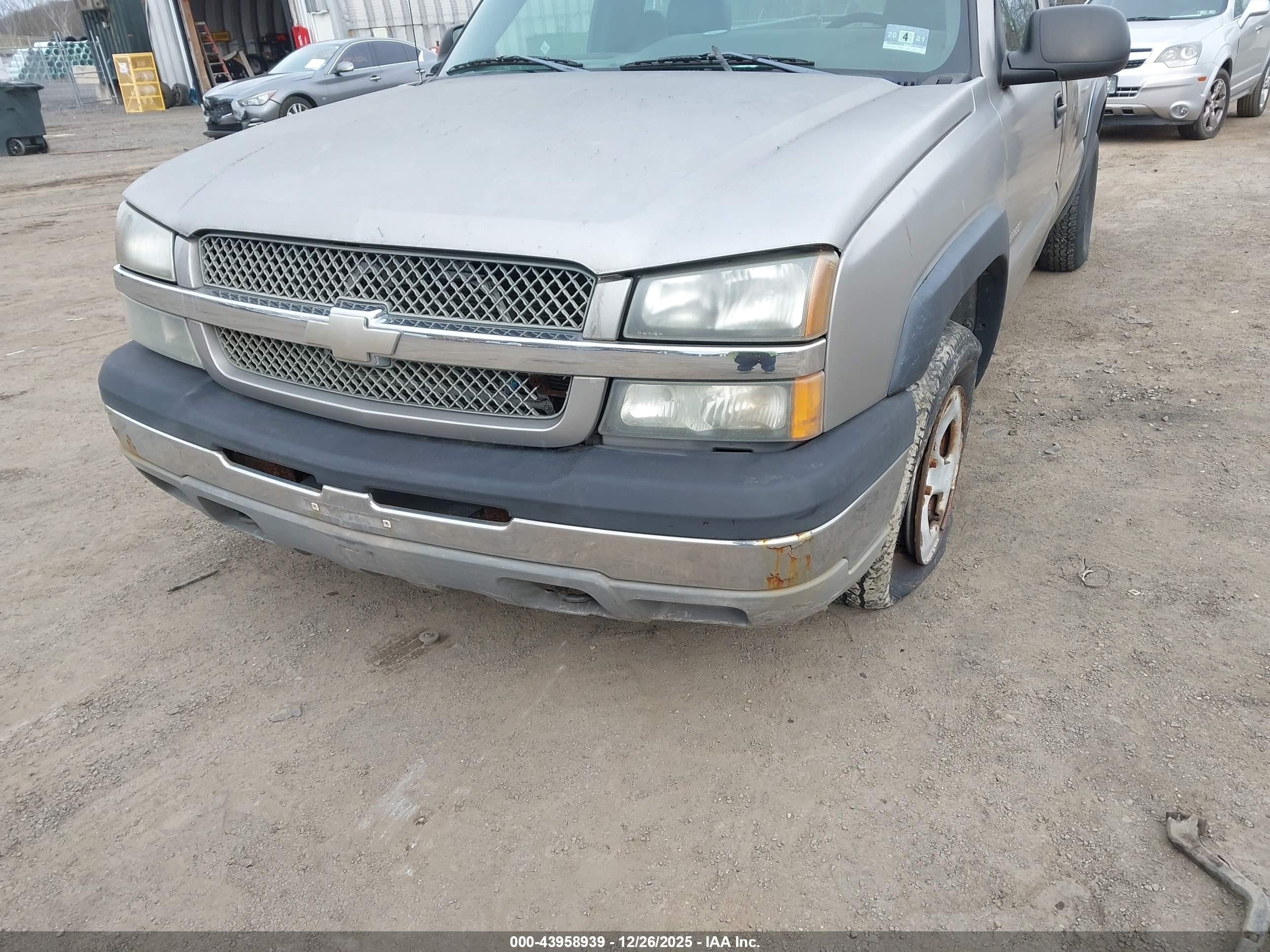 CHEVROLET SILVERADO image 6