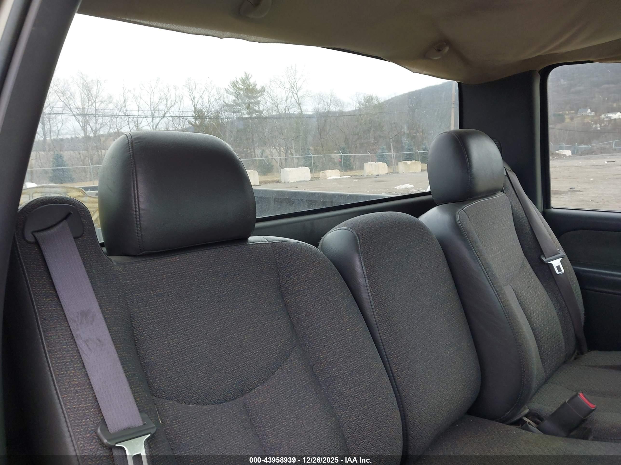 CHEVROLET SILVERADO image 8