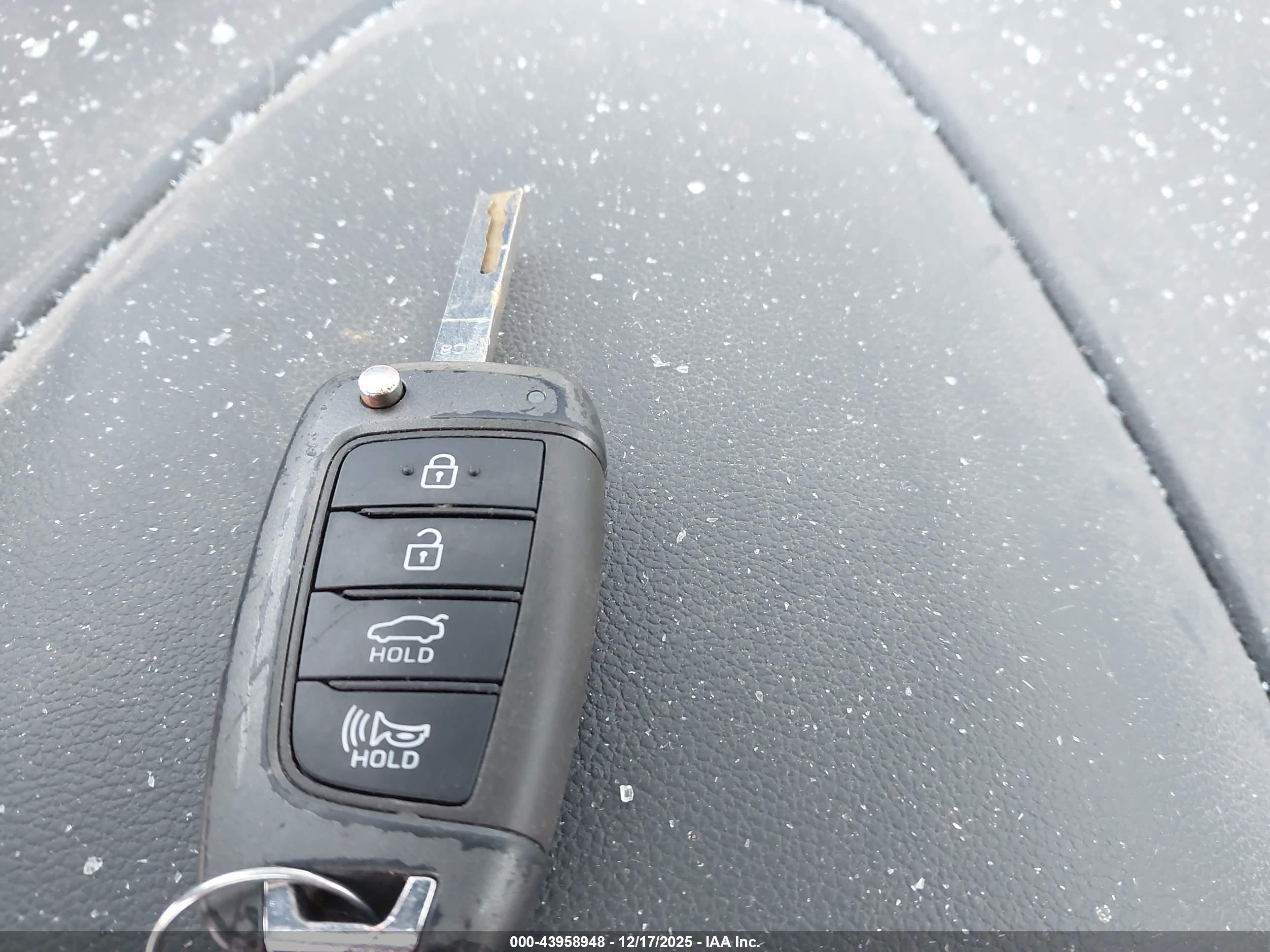 HYUNDAI ACCENT image 11