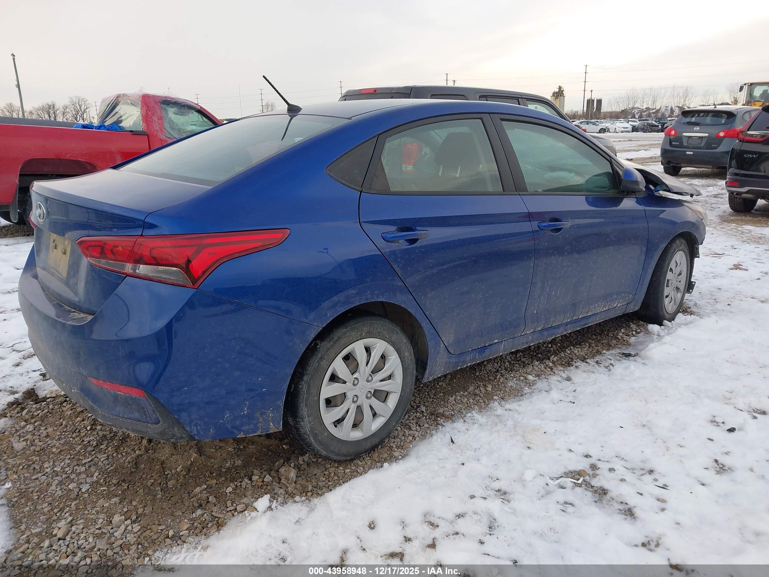 HYUNDAI ACCENT image 4