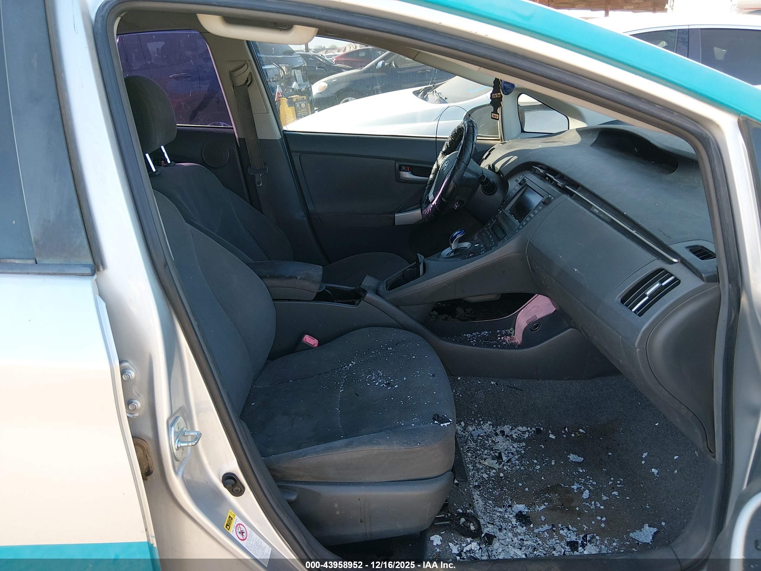 TOYOTA PRIUS image 5