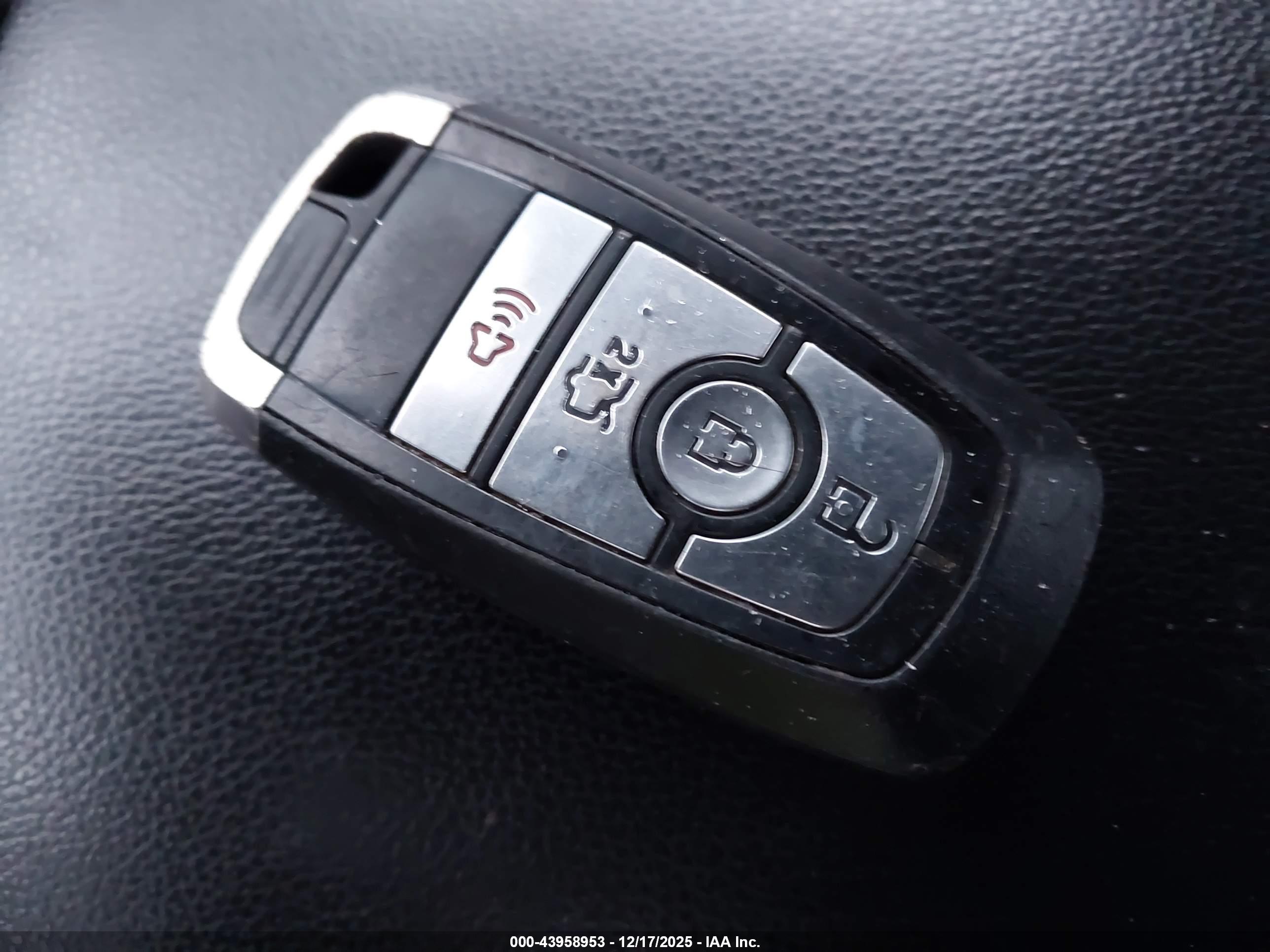 FORD FUSION image 11