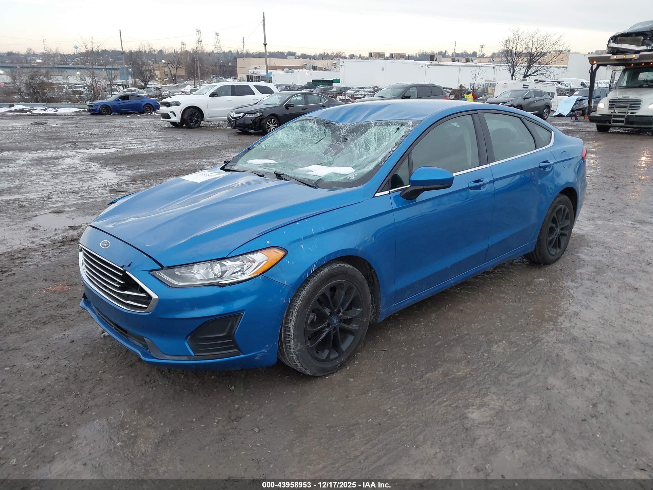 FORD FUSION image 2