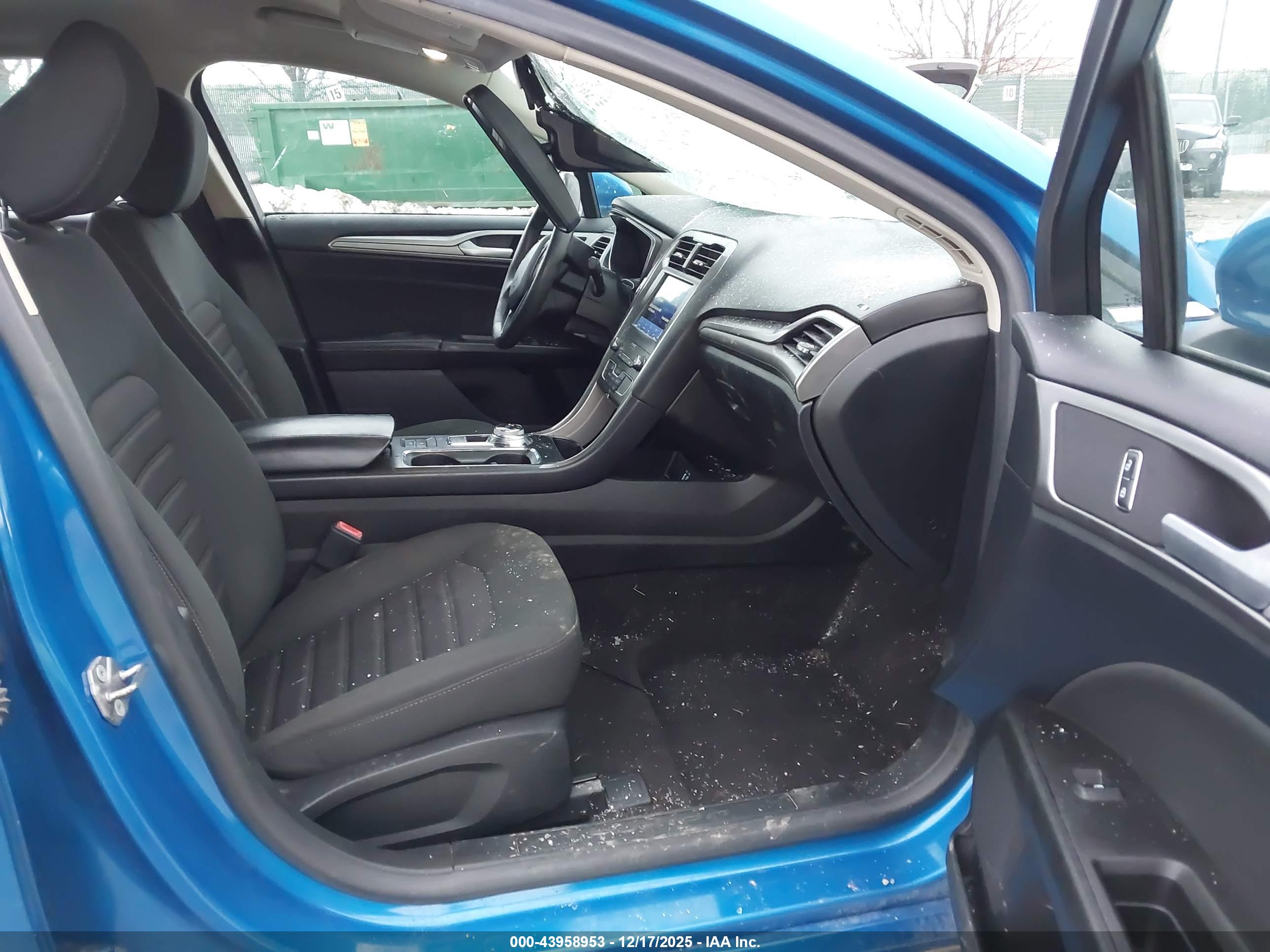 FORD FUSION image 5