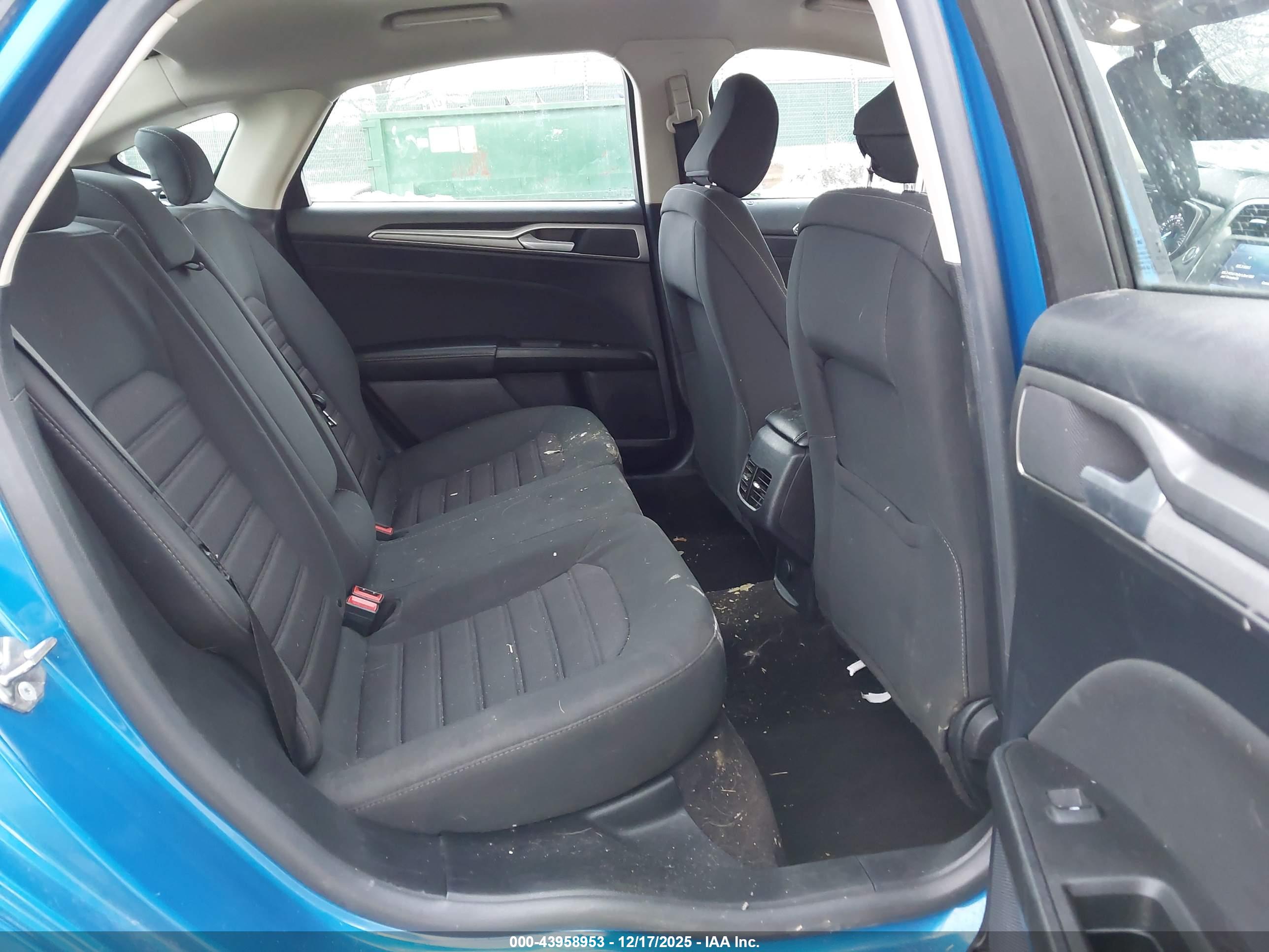 FORD FUSION image 8