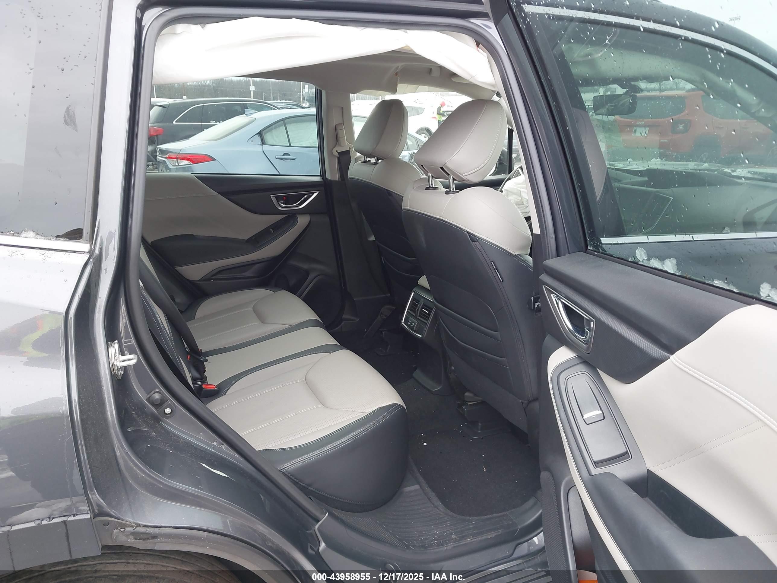 SUBARU FORESTER image 8