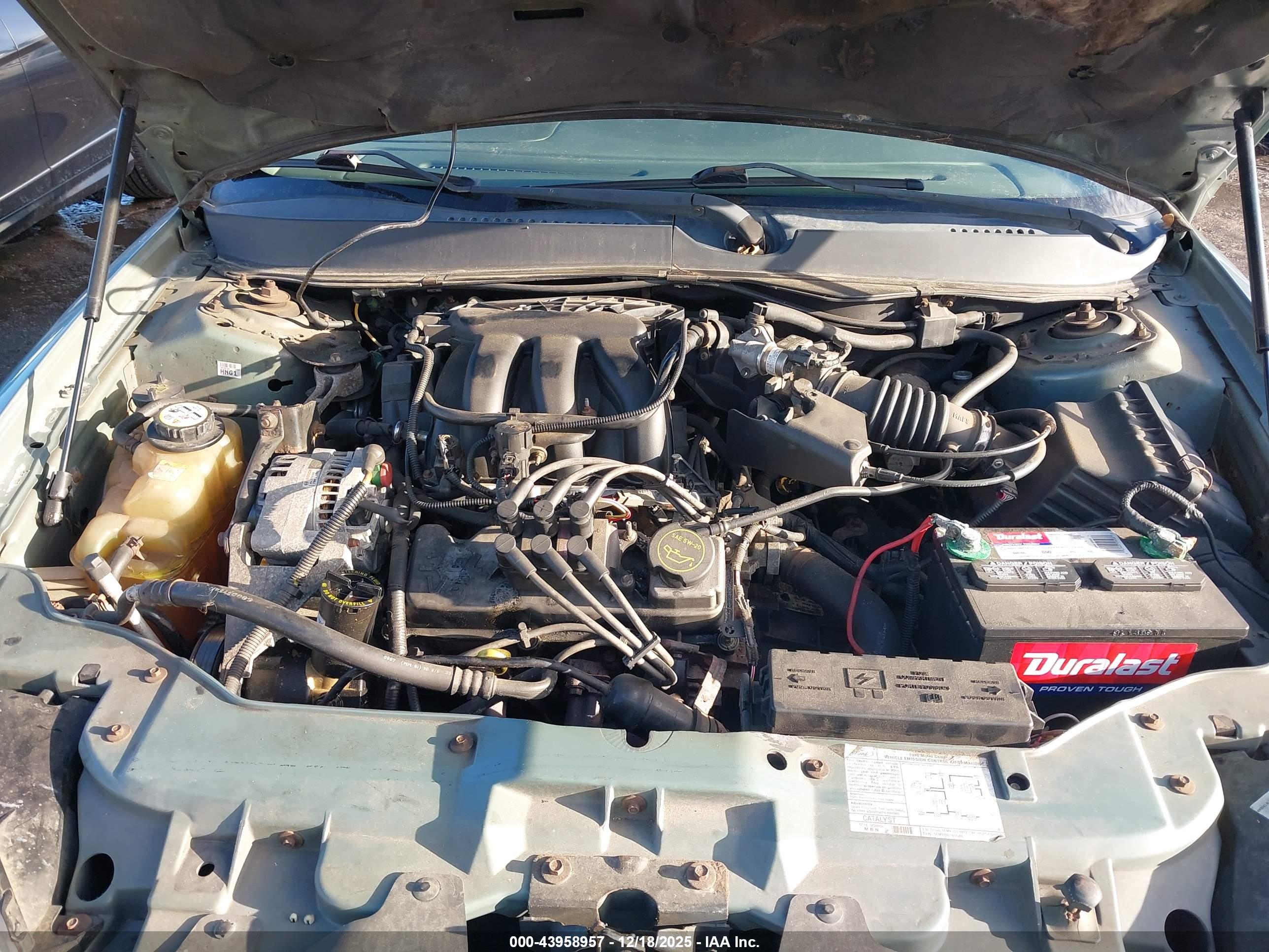 FORD TAURUS image 10