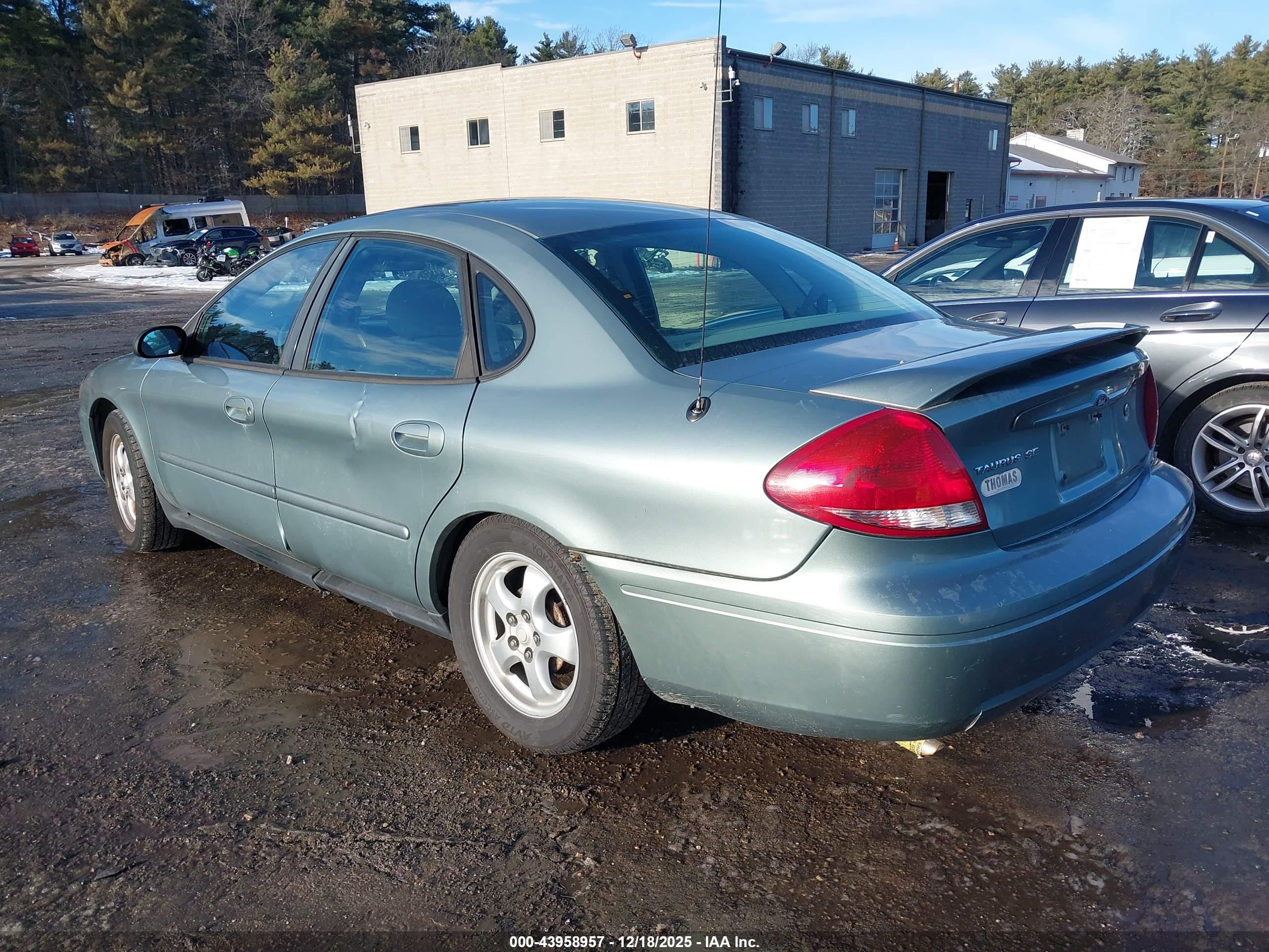 FORD TAURUS image 3