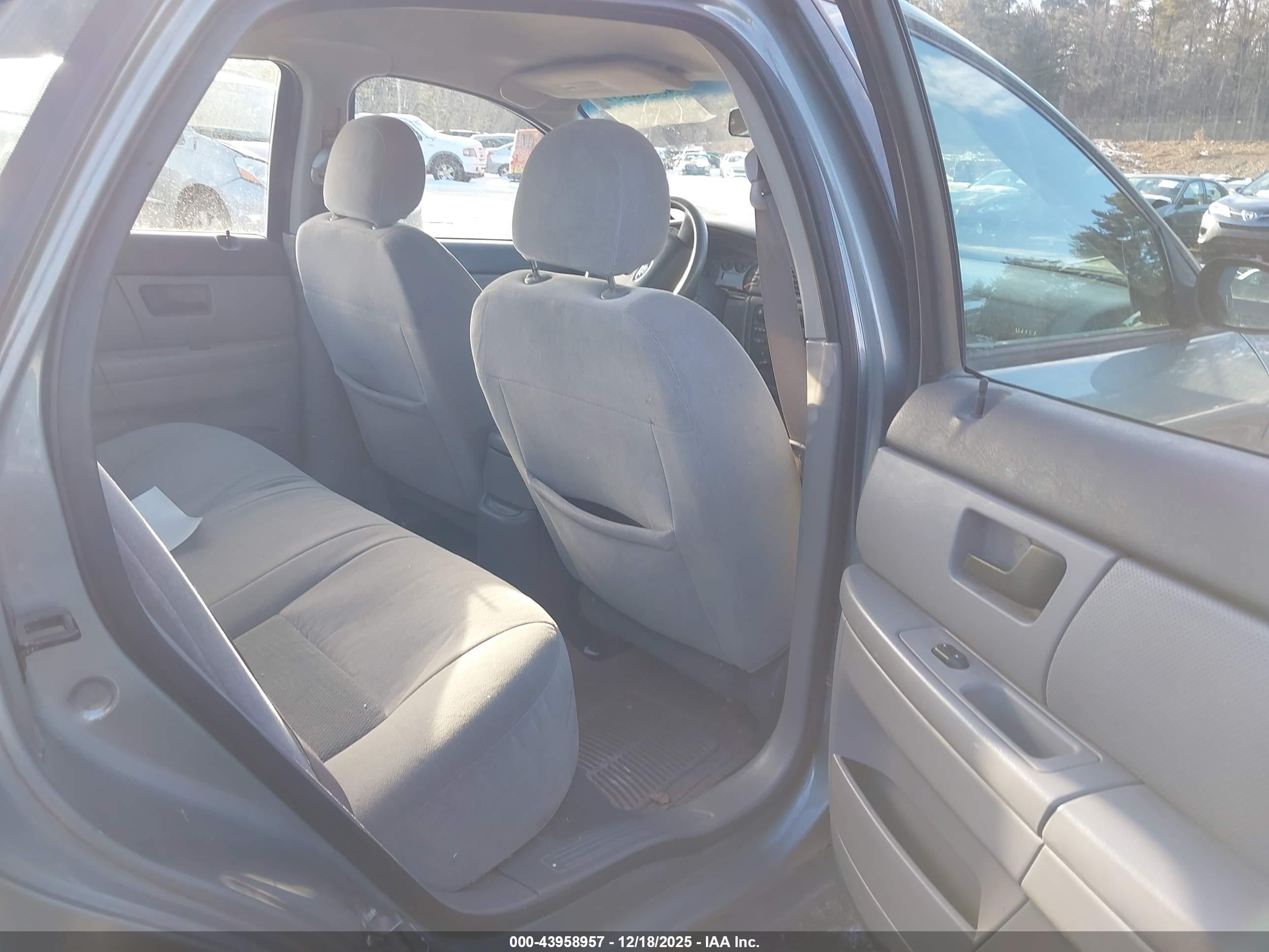 FORD TAURUS image 8