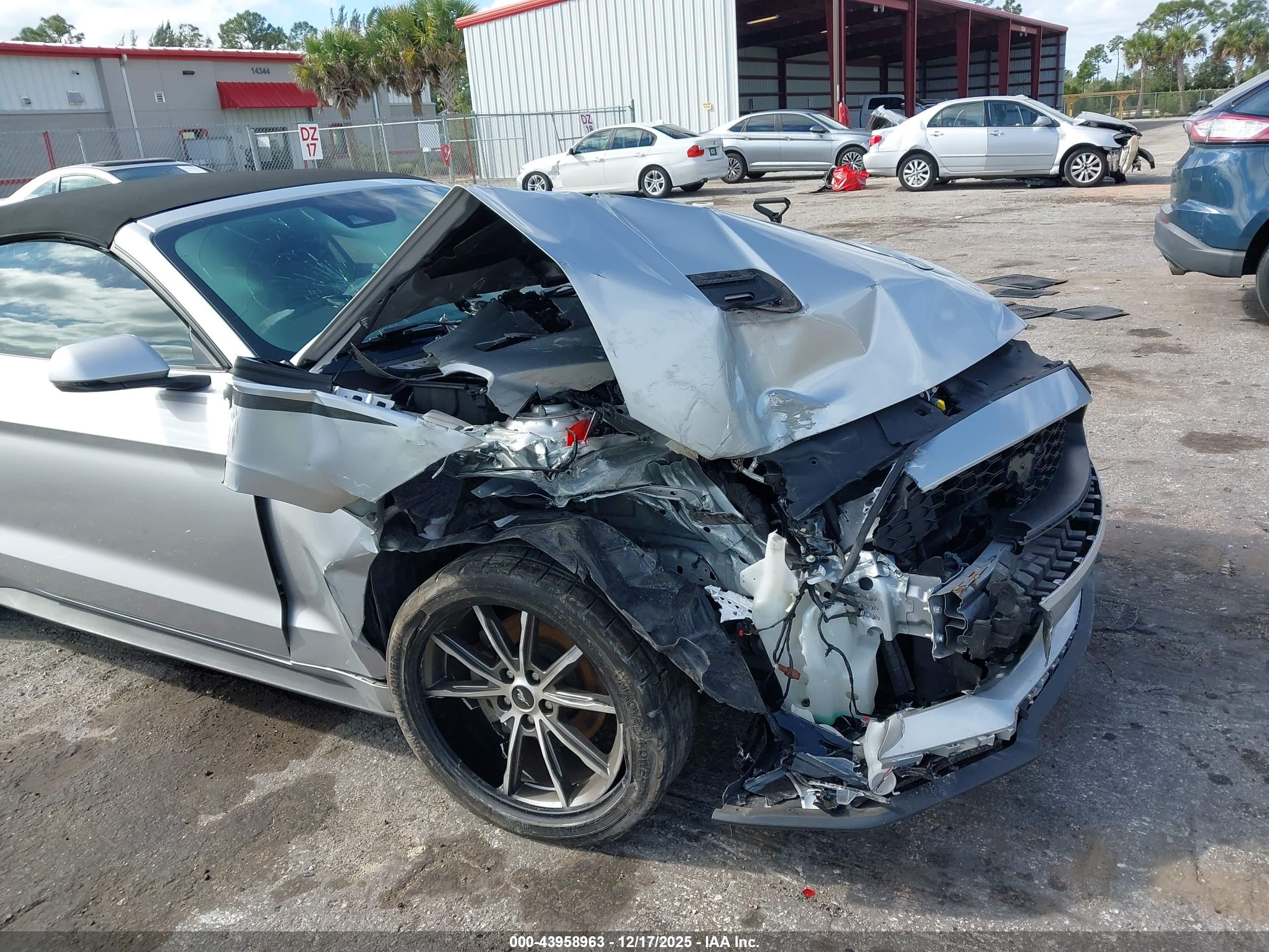 FORD MUSTANG image 6