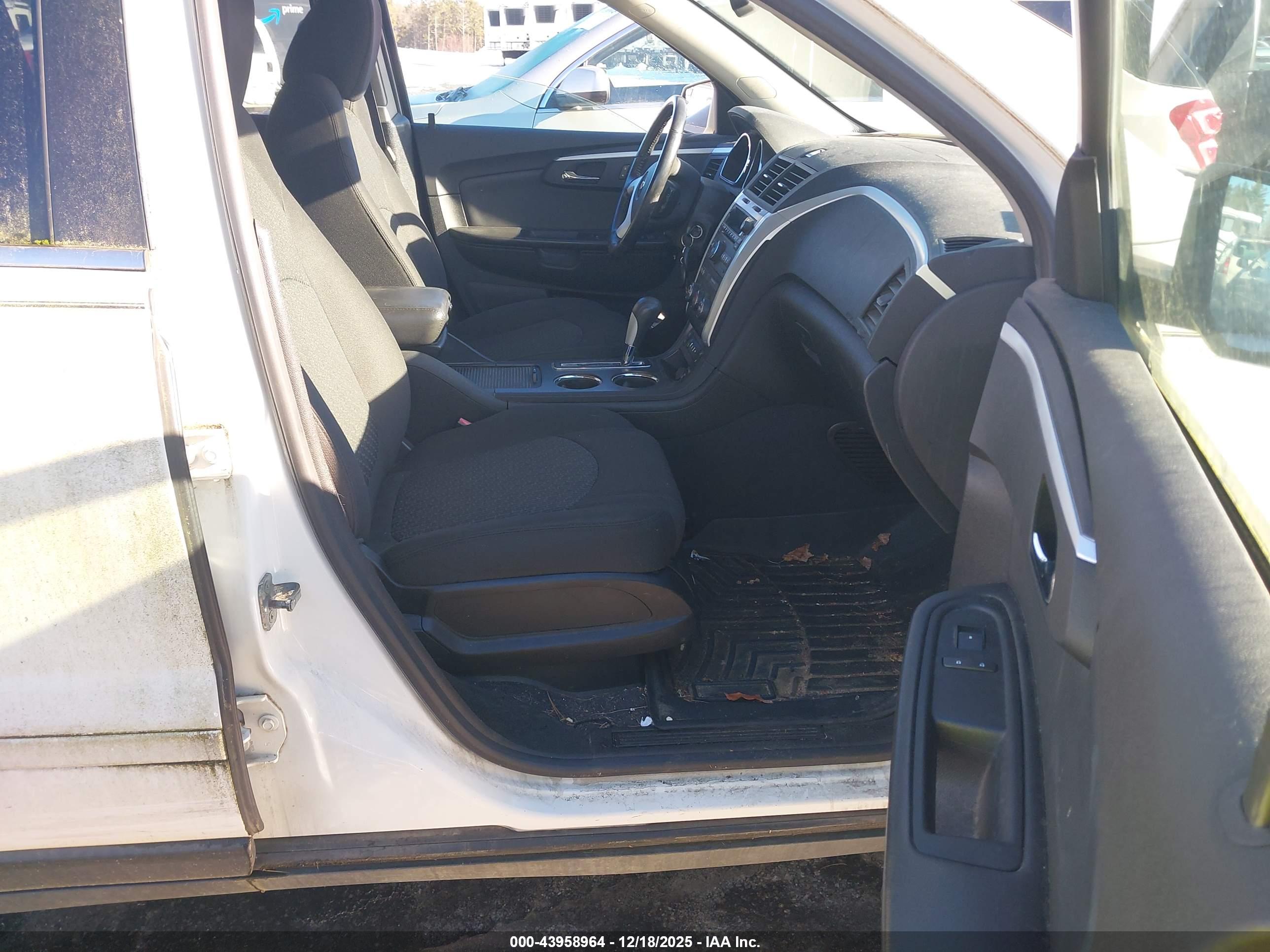 CHEVROLET TRAVERSE image 5